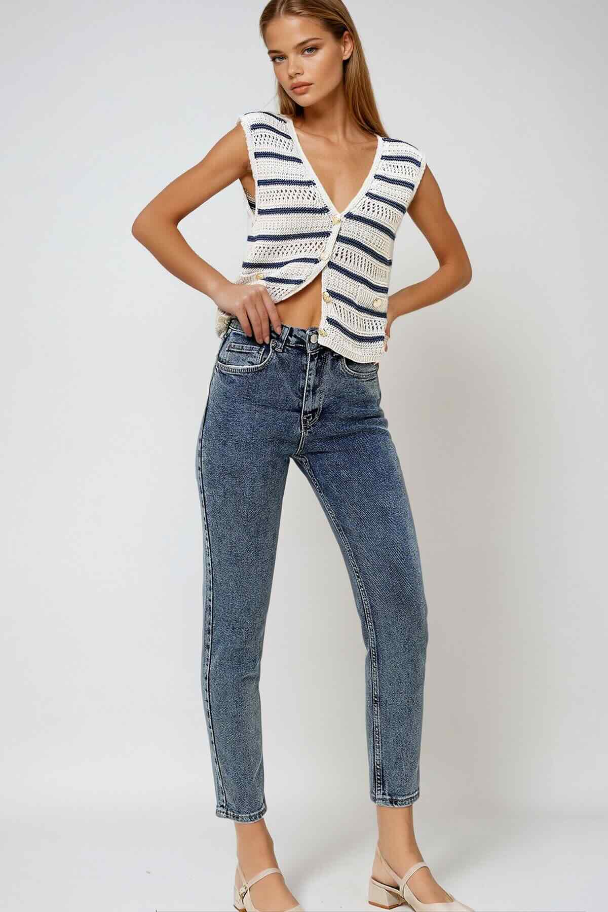 Mom jeans kombin