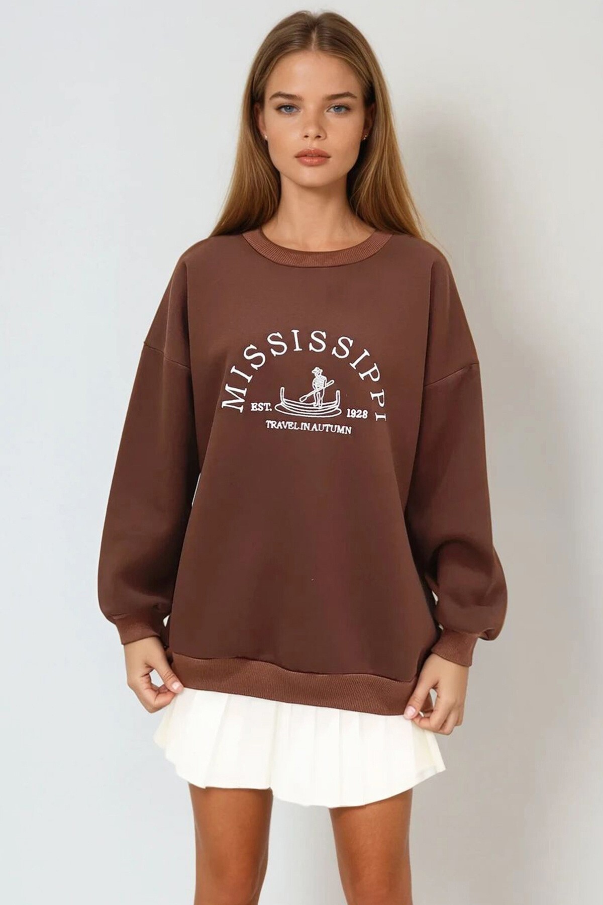 Acı Kahve Bisiklet Yaka 3 İplik İçi Şardonlu Nakışlı Oversize Sweatshirt