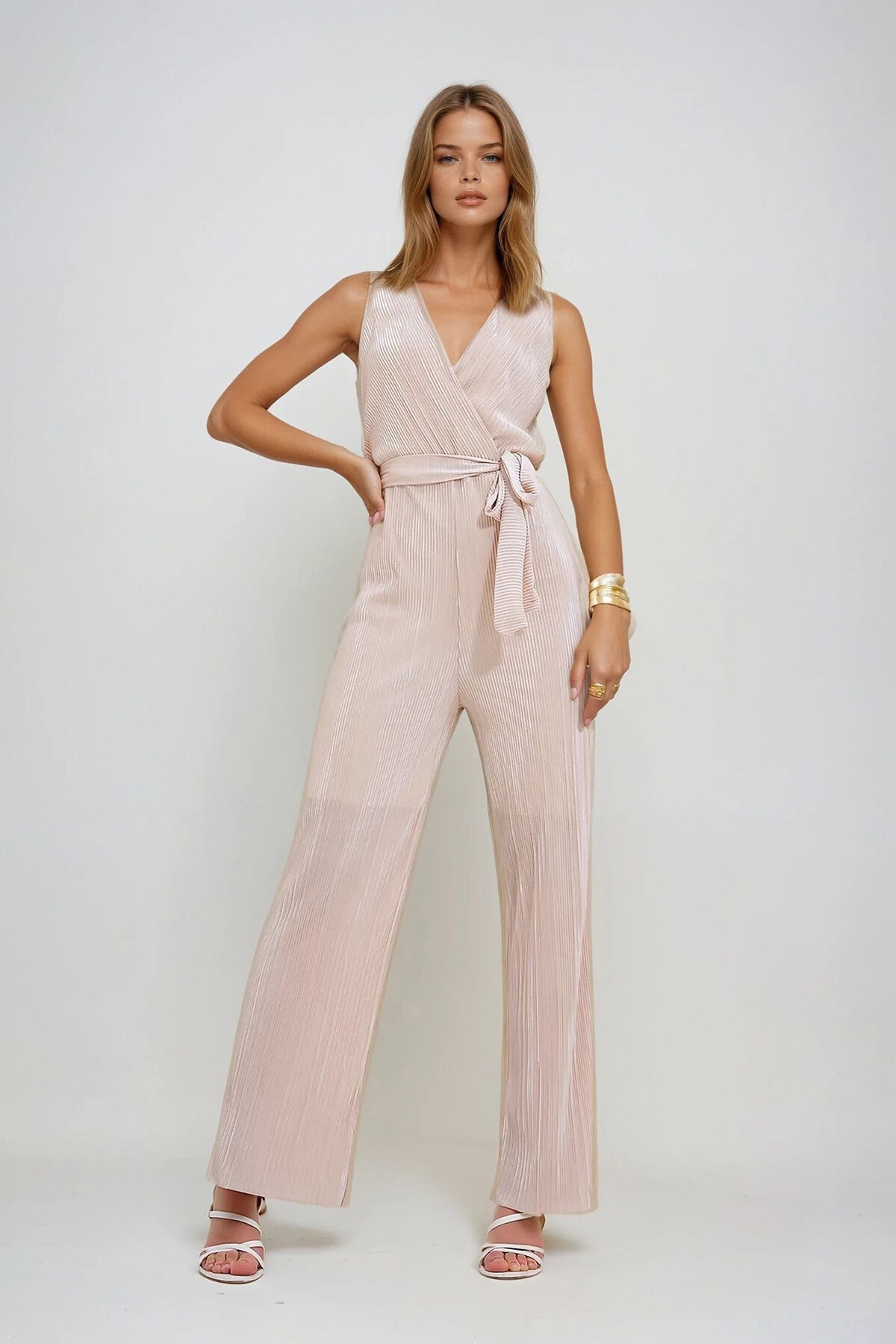 Açık Bej Kruvaze Yaka Beli Kemerli Göğüs Dekolteli Pileli Tulum