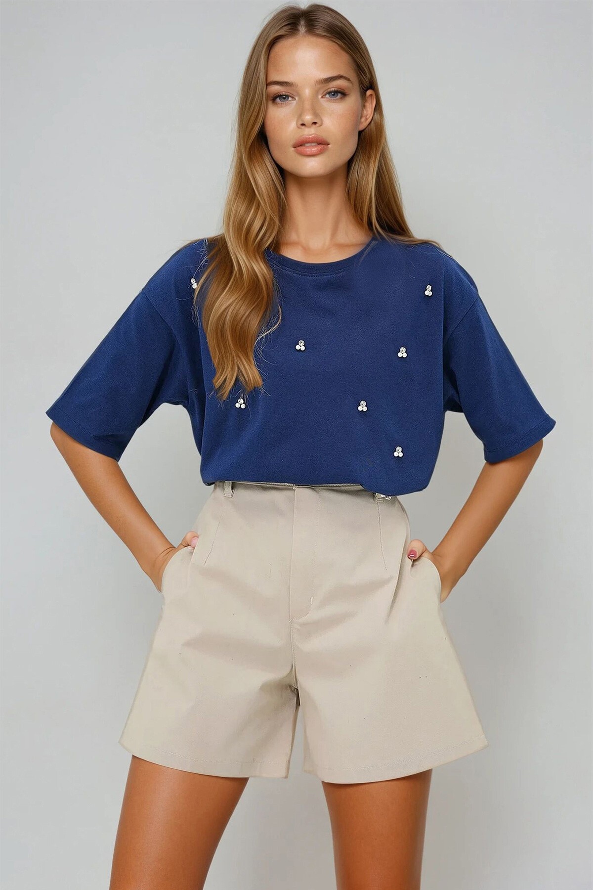 Açık Lacivert Bisiklet Yaka Oversize İnci Ve Taş İşlemeli T Shirt