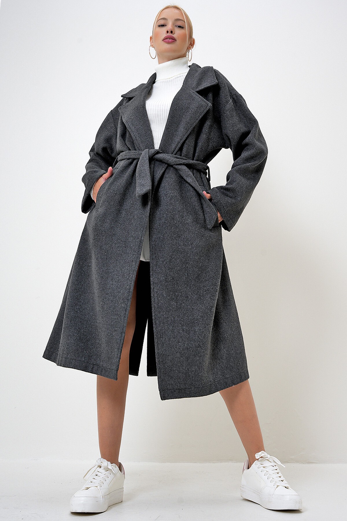 Antrasit Çift Cepli İçi Astarsız Kendinden Kemerli Kaşe Kaban