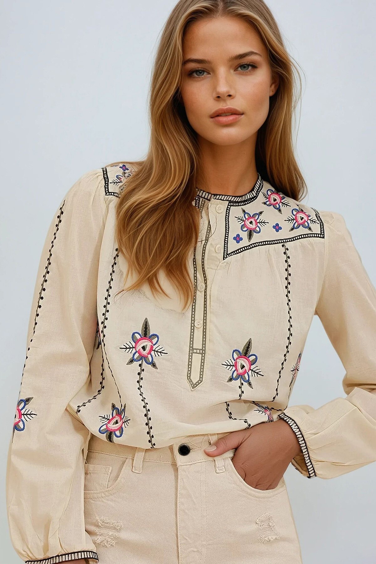 Bej Bisiklet Yaka Nakışlı Düğme Detaylı Dokuma Bluz