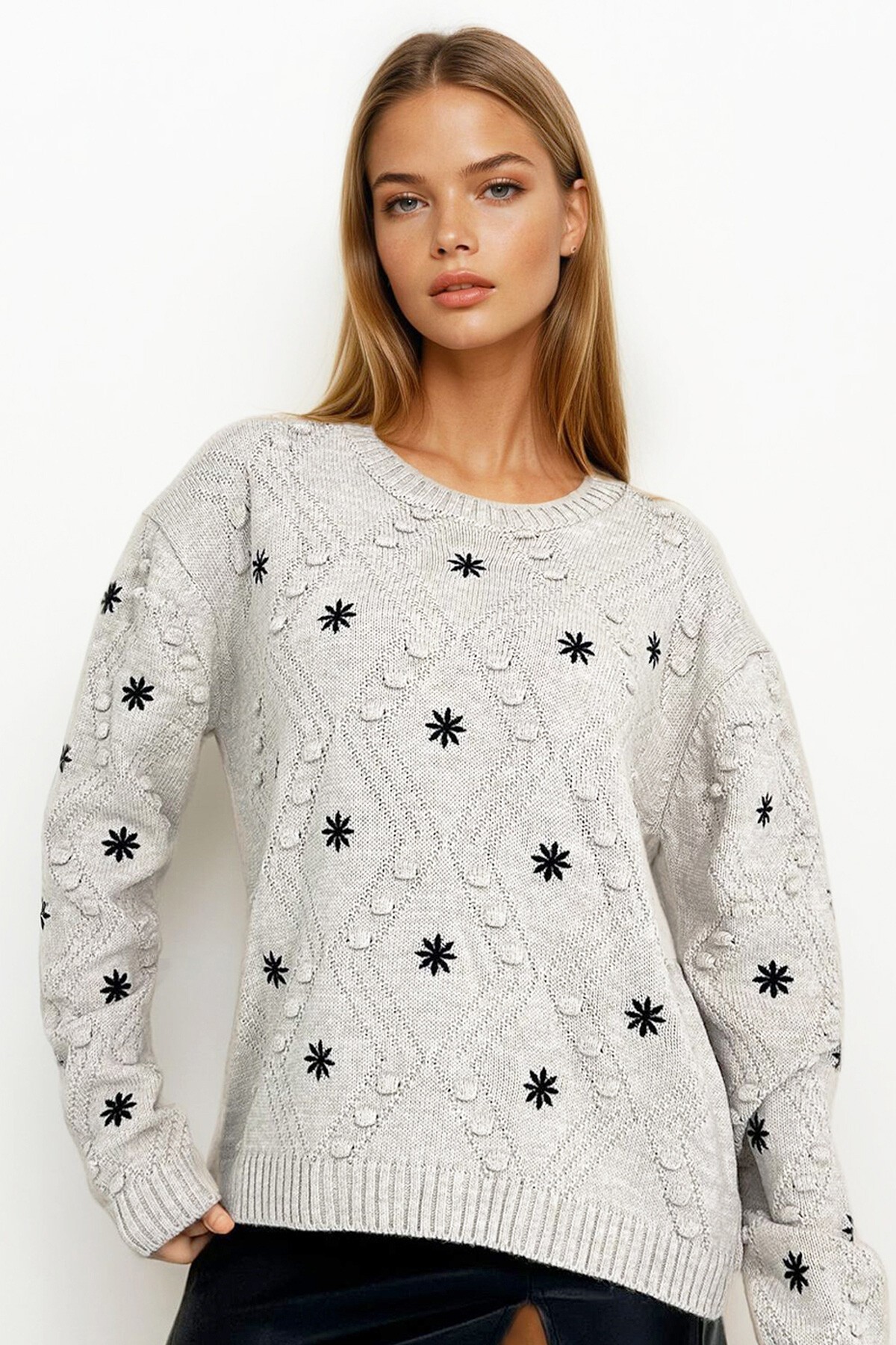 Bej Nakışlı Triko Kazak