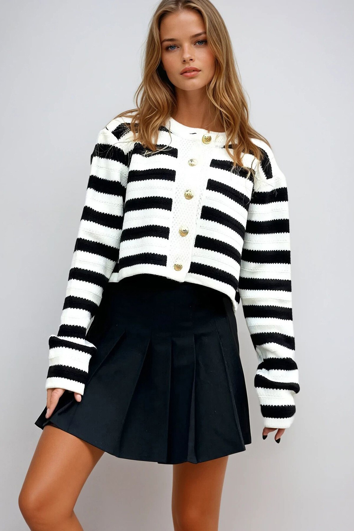 Beyaz Bisiklet Yaka Çizgili Gold Düğmeli Örme Triko Hırka