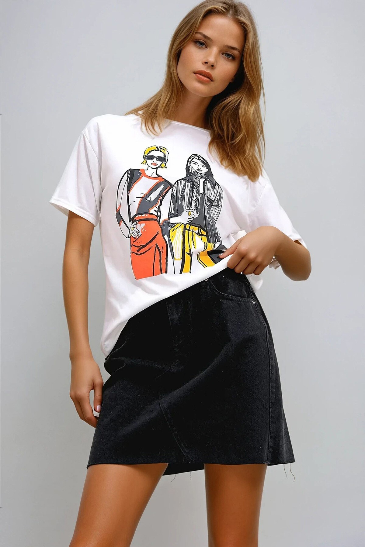 Beyaz Bisiklet Yaka Kadın Baskılı T Shirt