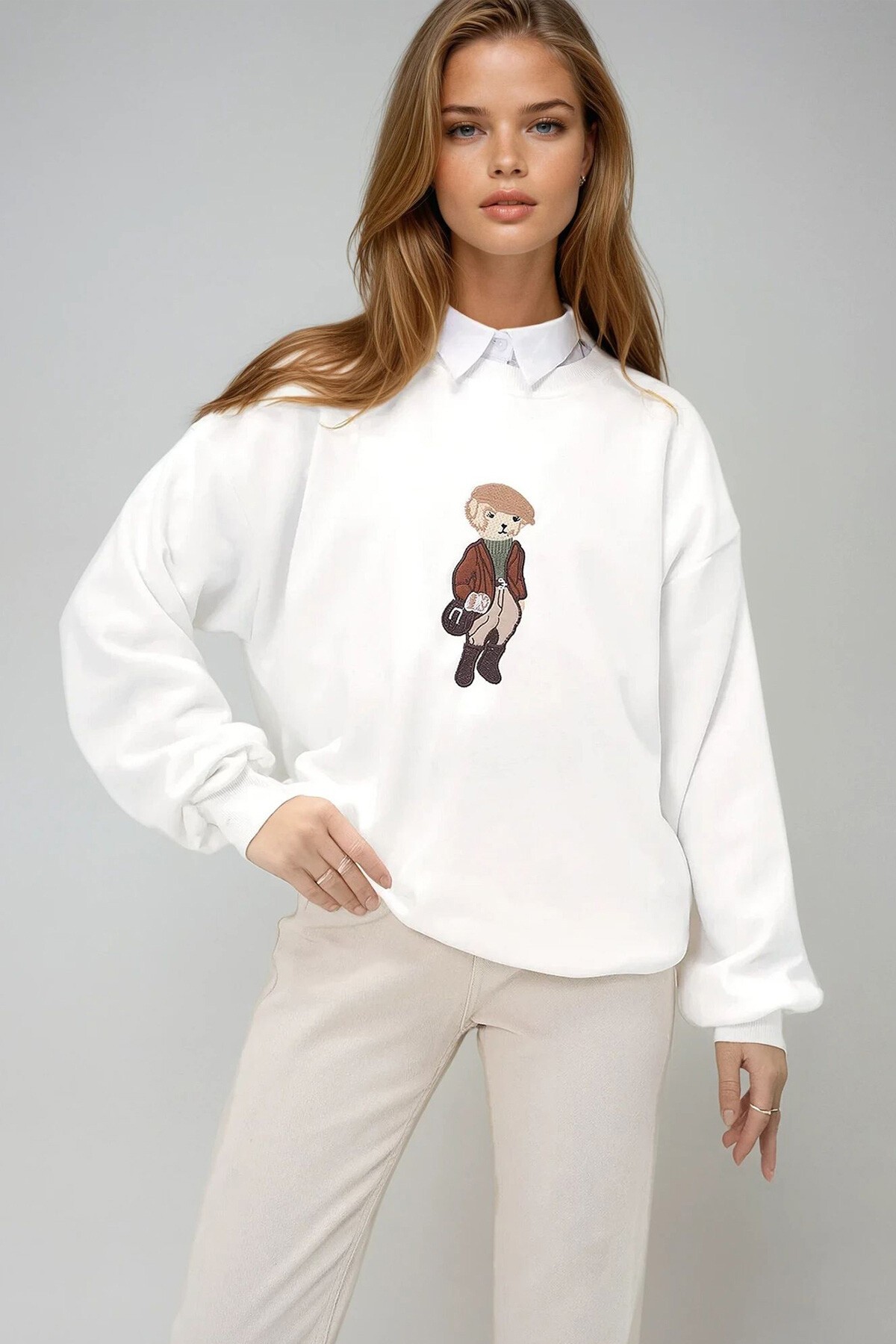 Beyaz Bisiklet Yaka Köpek Motifli İçi Şardonlu Kışlık Sweatshırt
