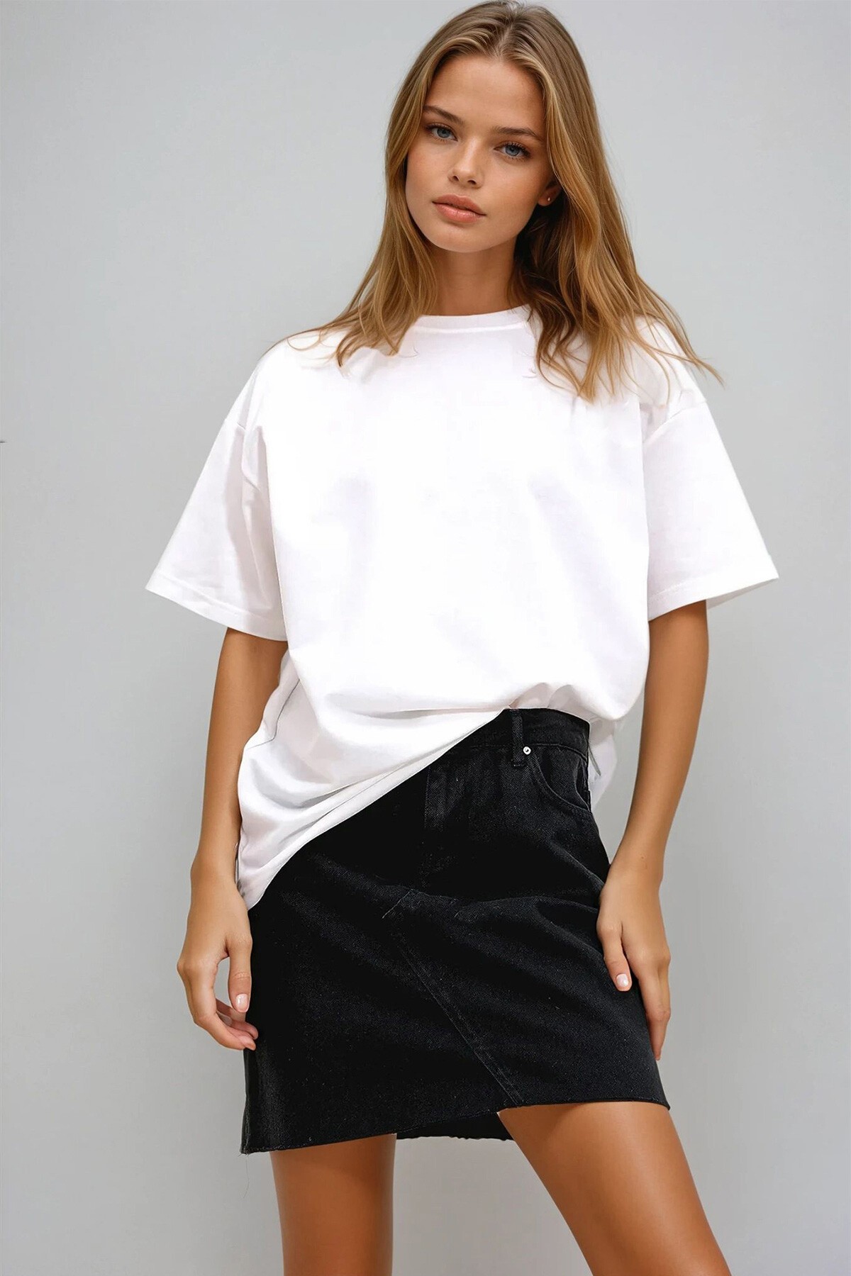 Beyaz Bisiklet Yaka Sırtı Ve Kolları Baskılı 2 İplik Oversize T Shirt