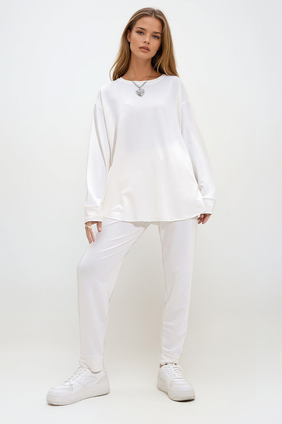 Beyaz Bisiklet Yaka Yanları Yırtmaçlı Yumuşak Dokulu Modal Eşofman Takım