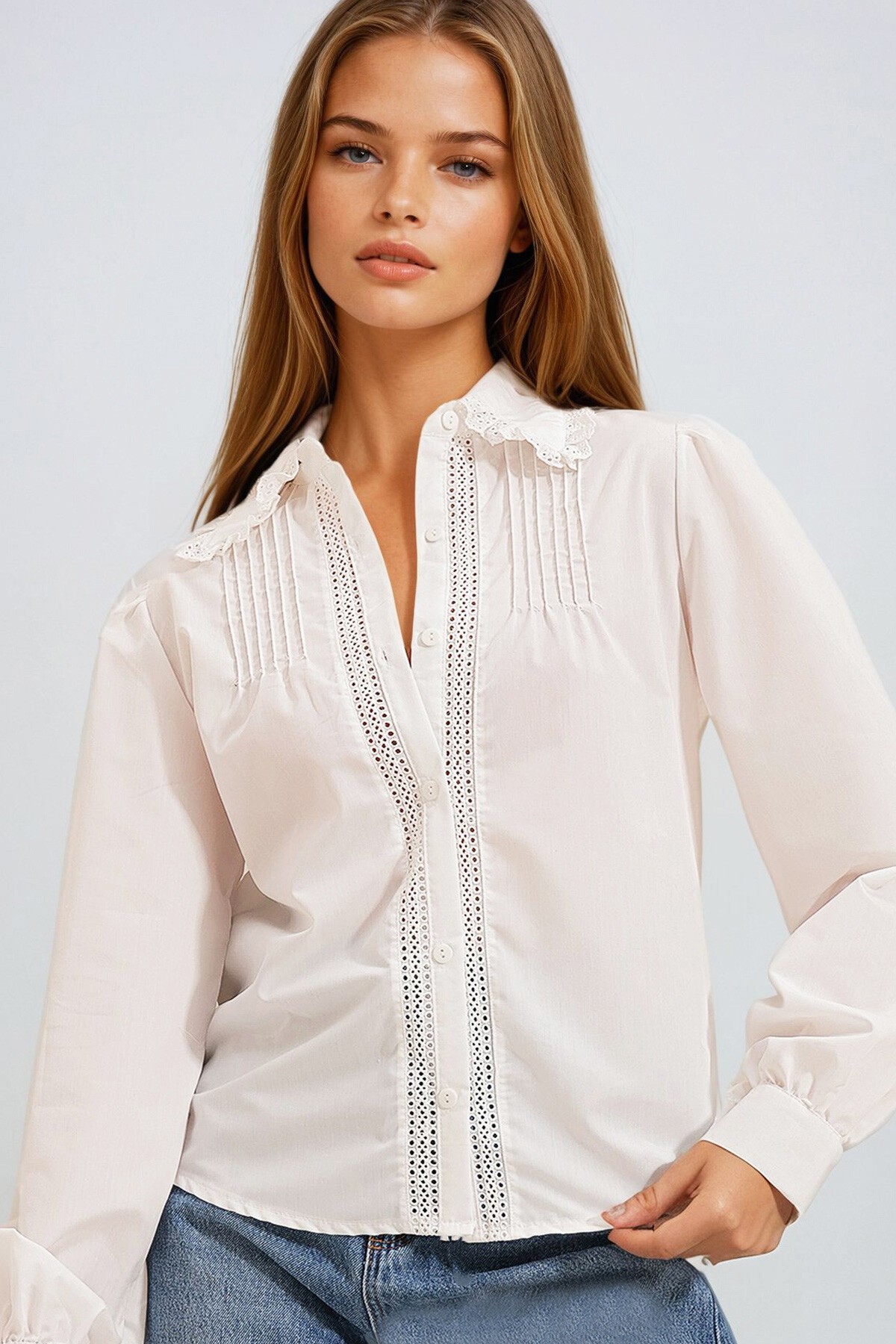 Beyaz Dantel Yaka Detaylı Nervür Dikişli Prenses Kol Poplin Gömlek