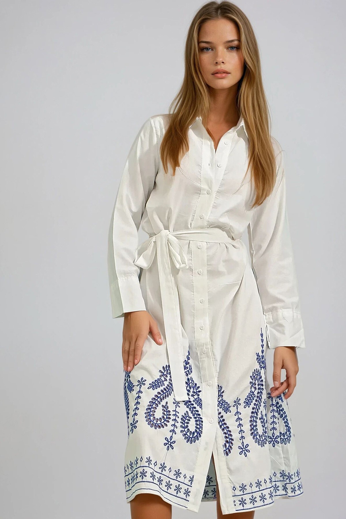 Beyaz Eteği Nakış İşlemeli Poplin Gömlek Elbise