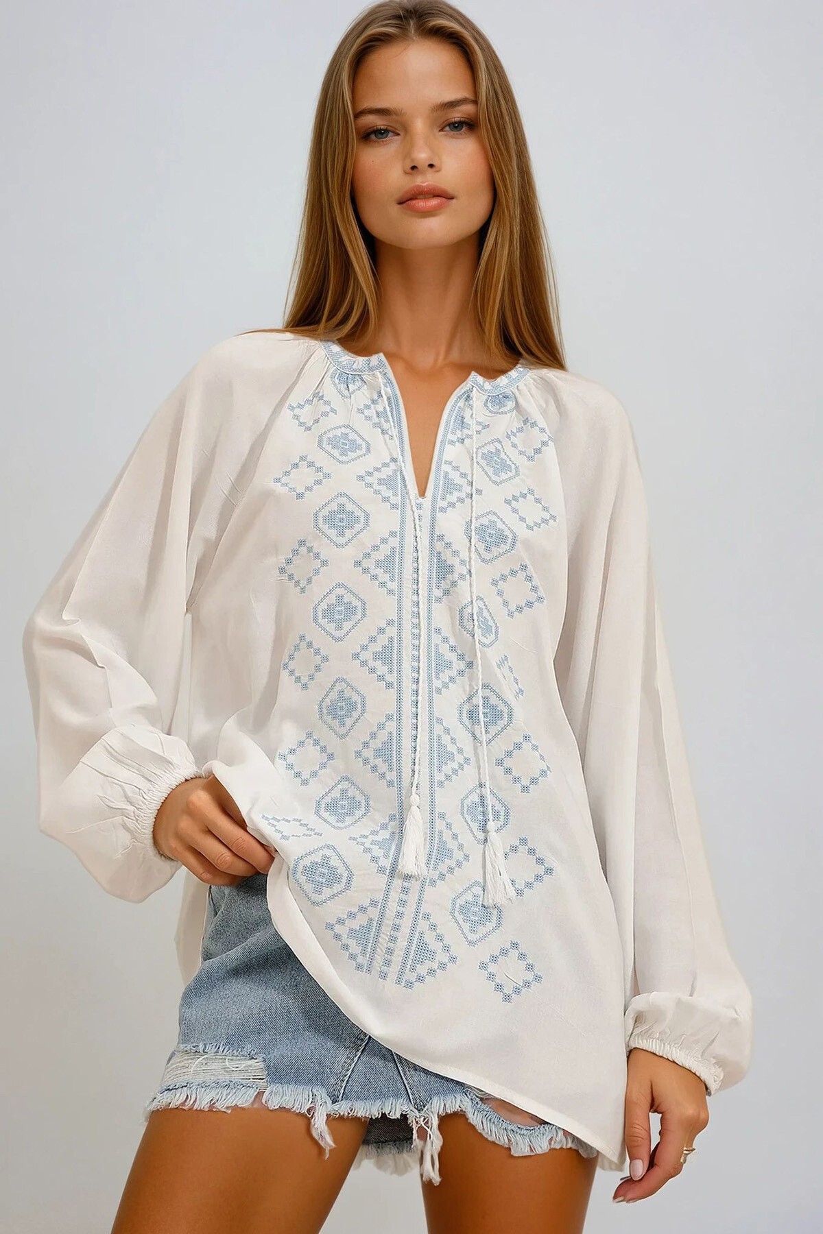 Beyaz Etnik Nakışlı Viskon Dokuma Bluz