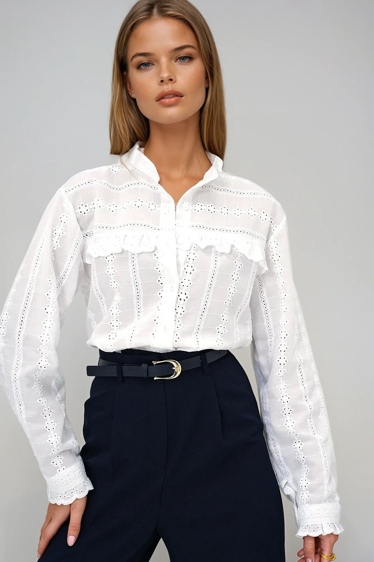 Beyaz Hakim Yaka Robası Fırfırlı Dokuma Gömlek