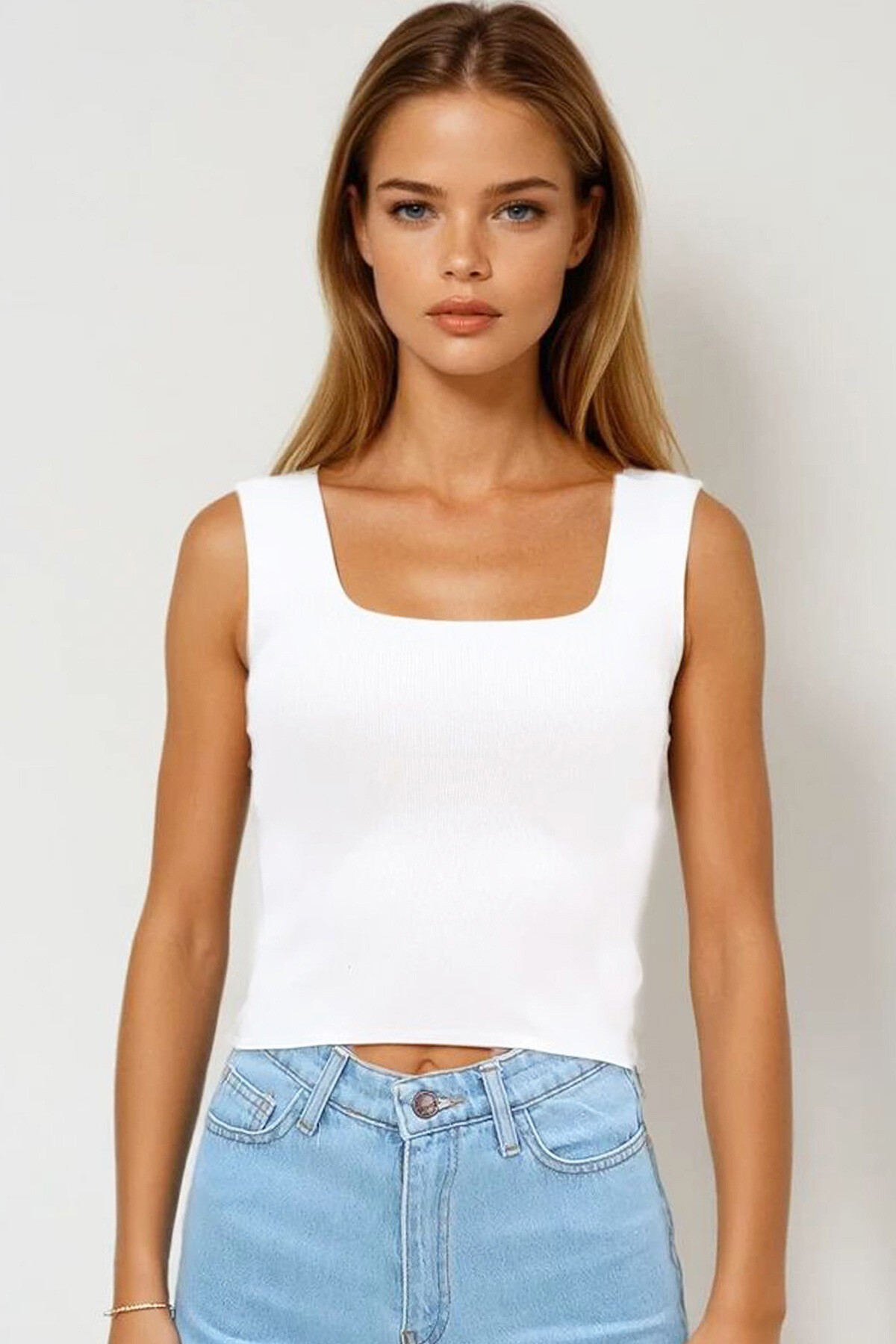 Beyaz Kare Yaka İnce Merserize Bluz