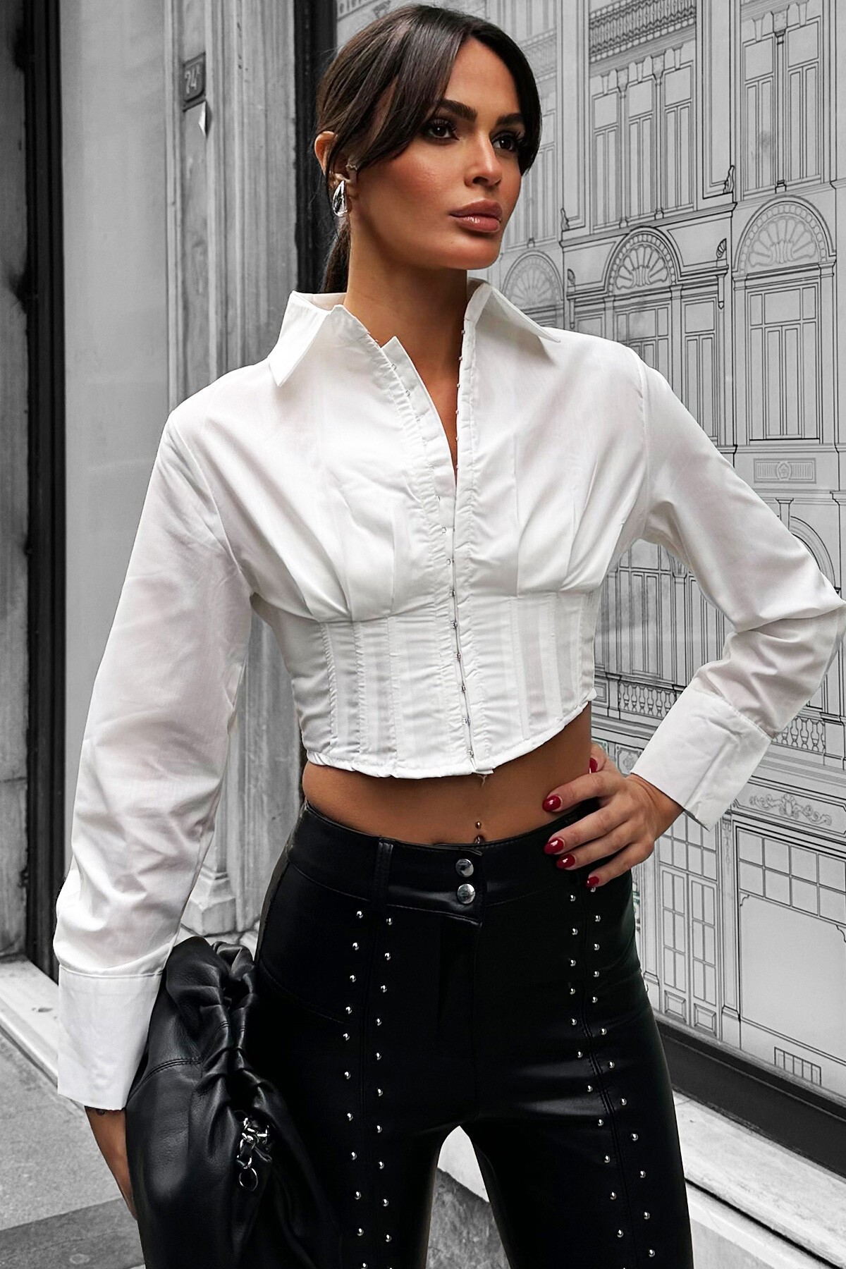 Beyaz Kopça Kapamalı Gömlek