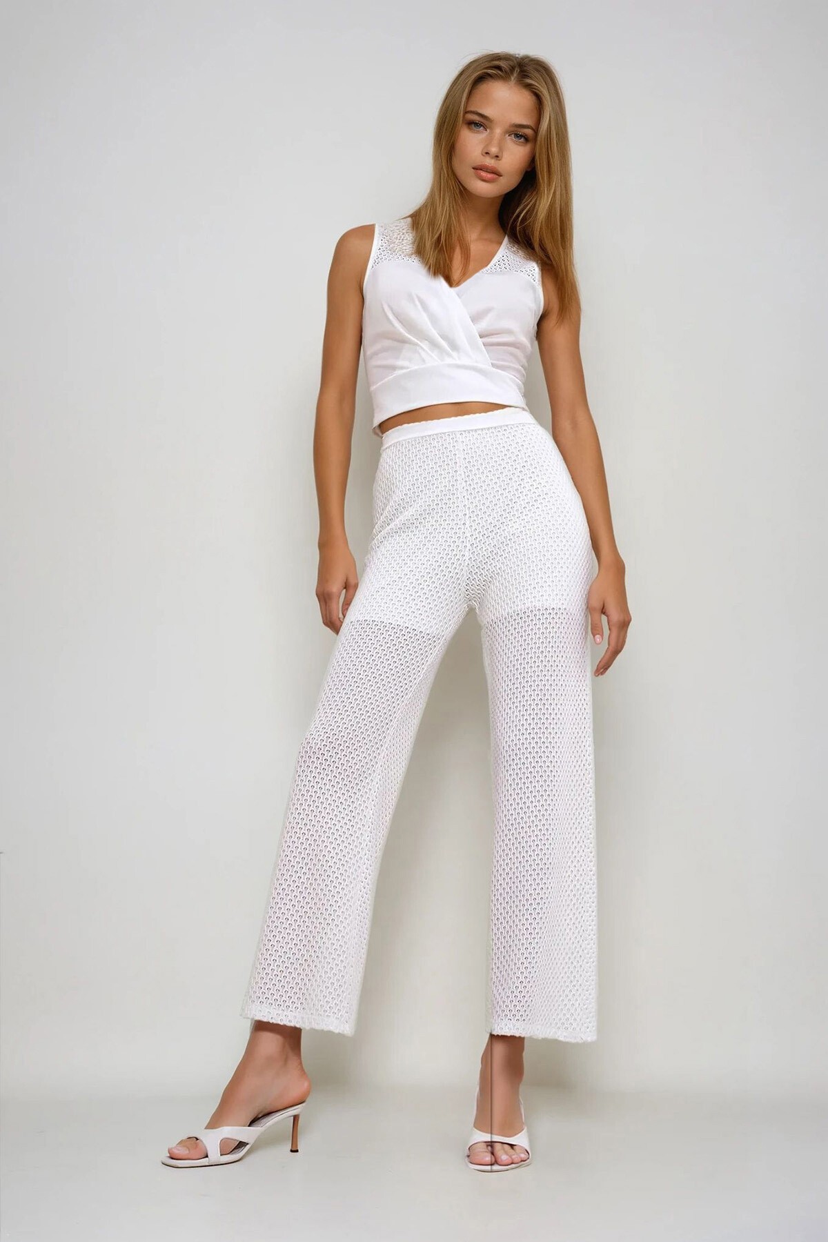 Beyaz Kruvaze Yaka Crop Bluz Ve Astarlı Pantolon İkili Takım