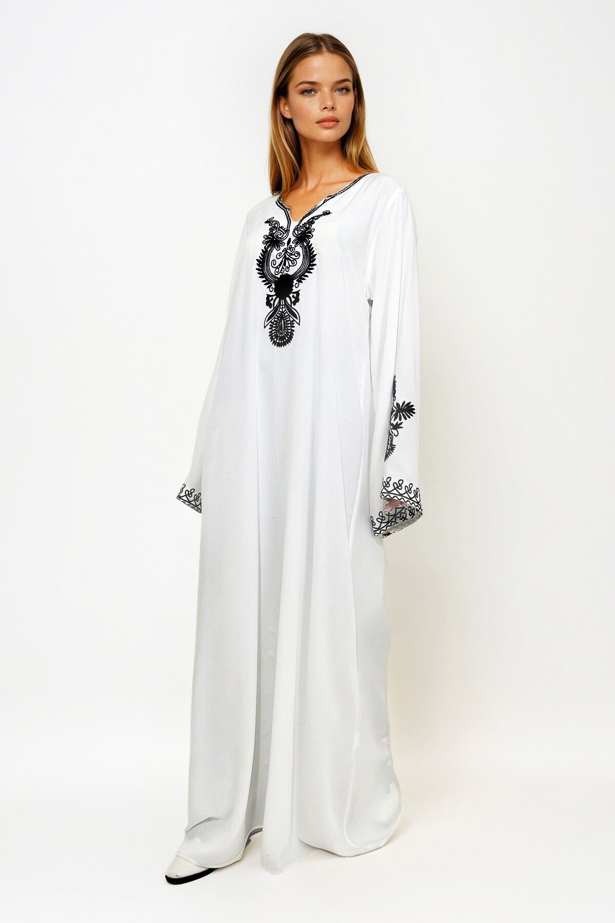 Beyaz Nakışlı Elbise