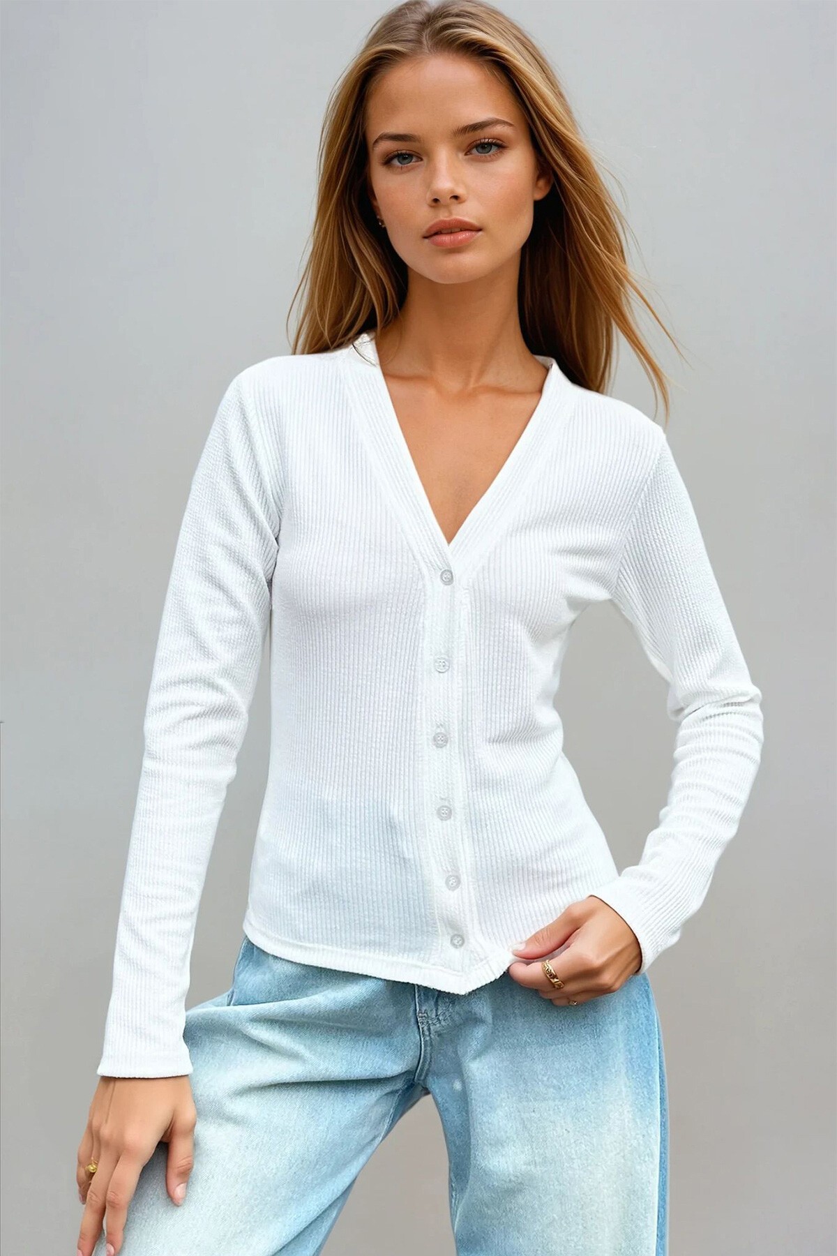Beyaz V Yaka Düğmeli Uzun Kol Hırka