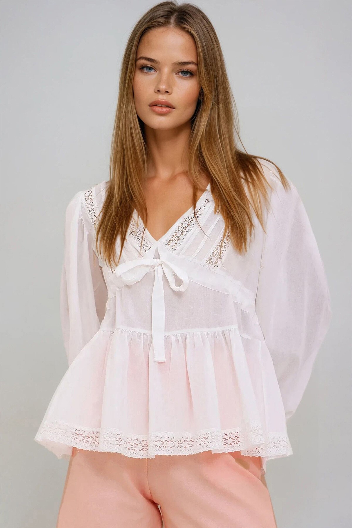 Beyaz V Yaka Önü Büzgülü Fisto Detaylı Pamuk Bluz