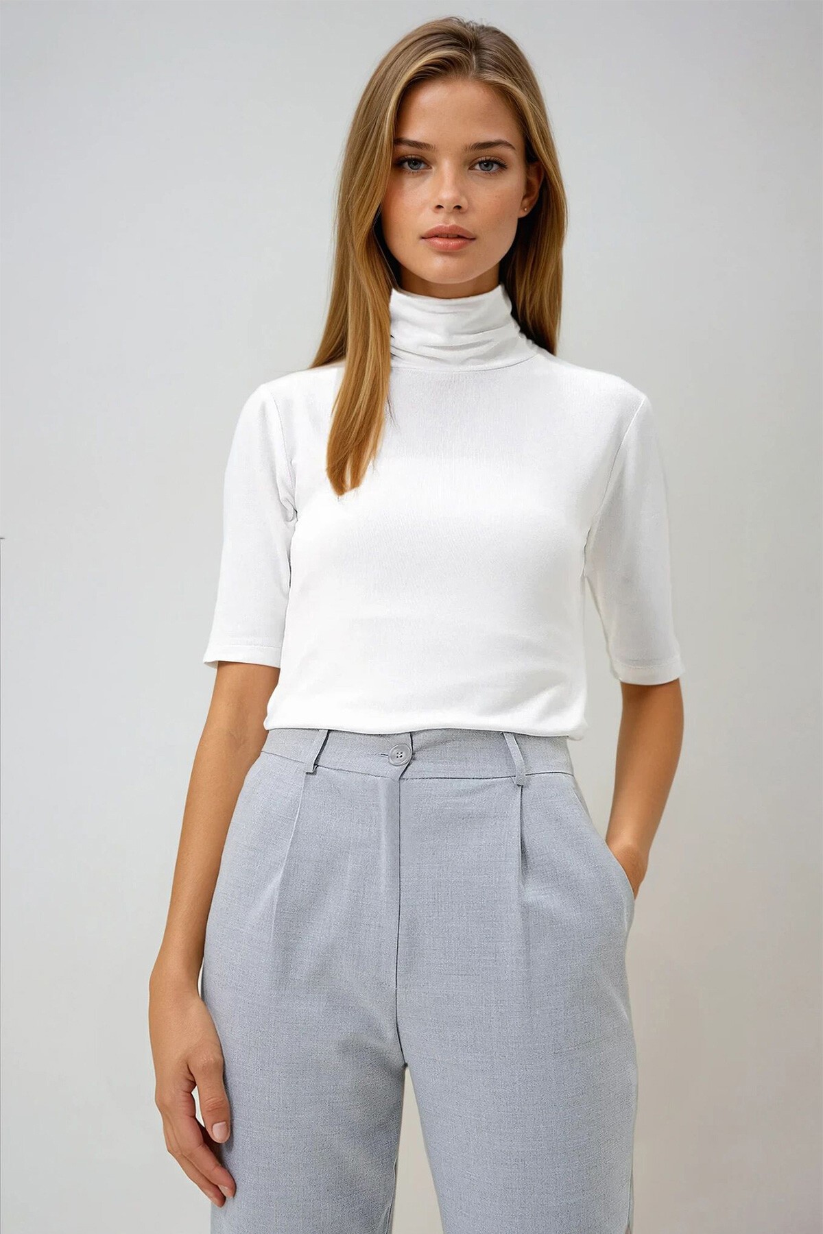 Beyaz Yarım Balıkçı Yaka Yarım Kol Triko Bluz
