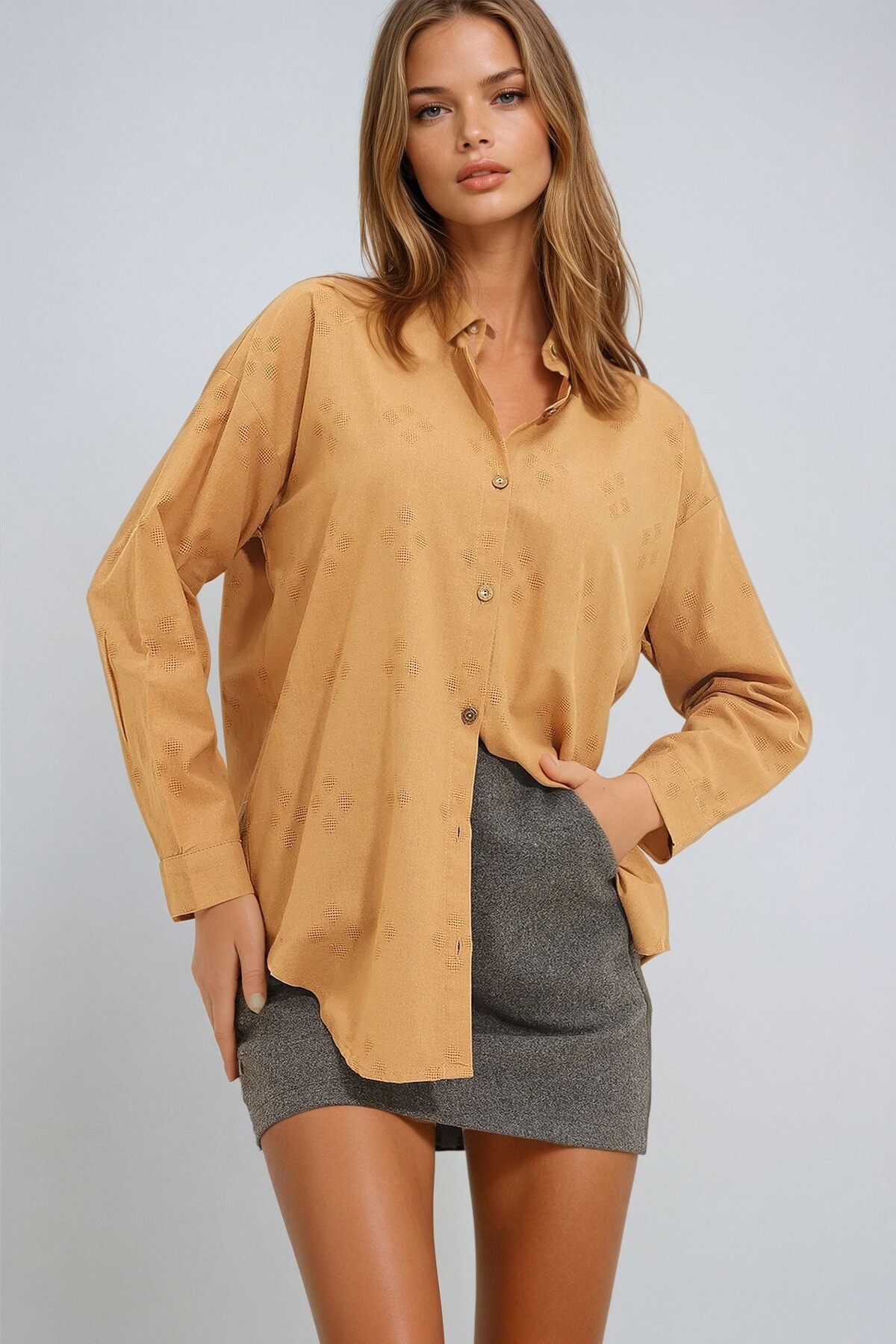 Bisküvi Motifli Oversize Keten Gömlek