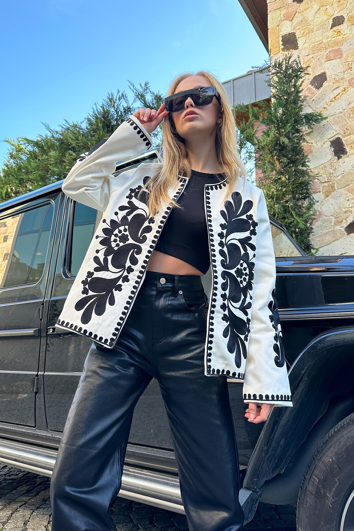 Ekru Astarlı Nakışlı Ceket