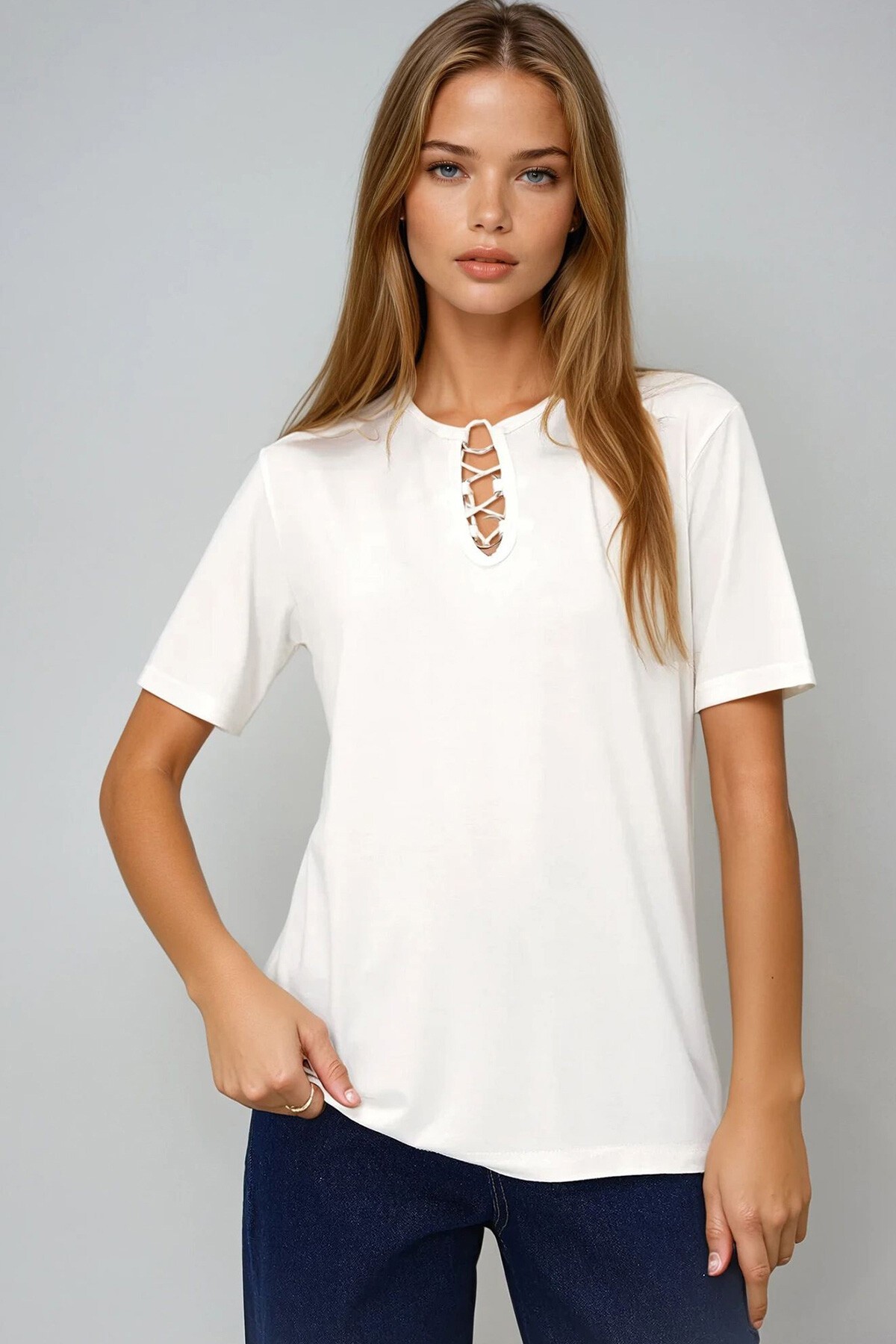 Ekru Bisiklet Yaka Halka Detaylı Kısa Kol Basic T Shırt