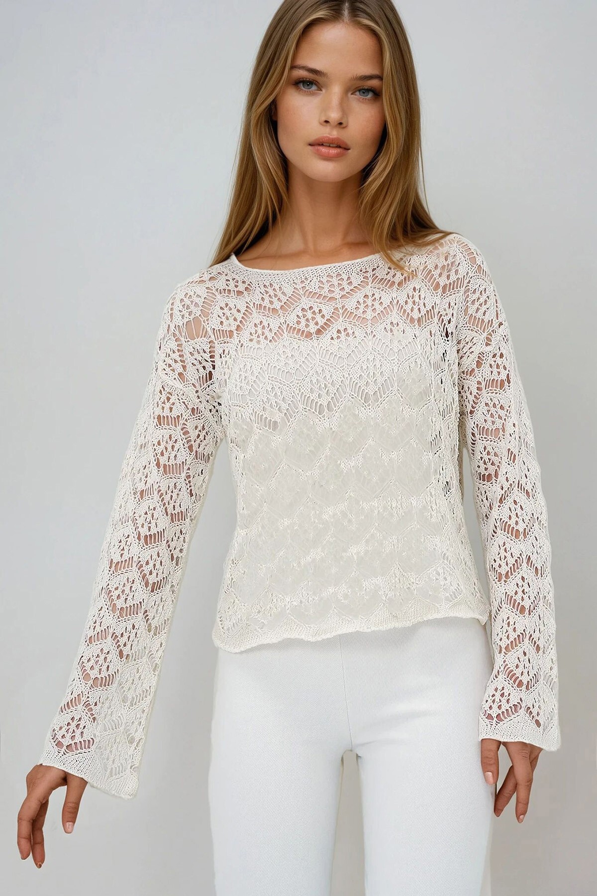 Ekru Geniş Yaka Motifli Triko Bluz