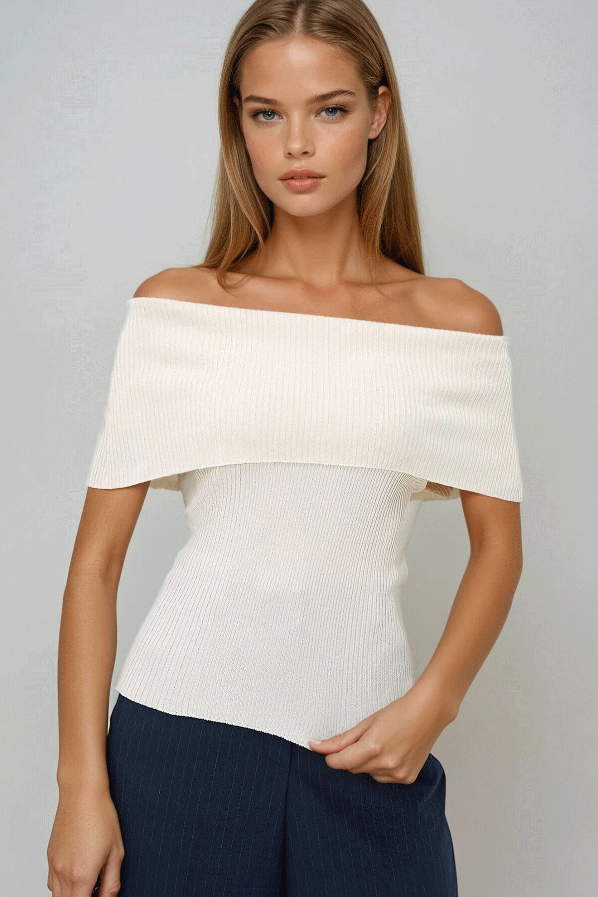 Ekru Madonna Yaka Kolsuz Triko Bluz