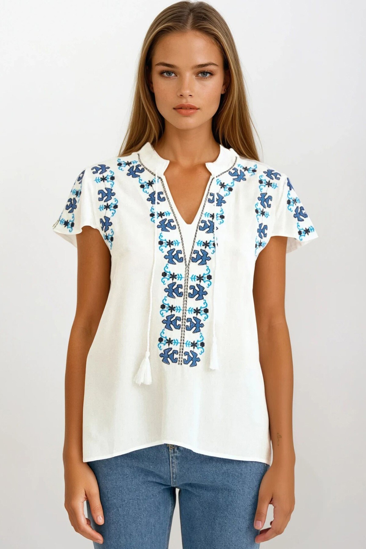 Ekru Önü Bağcıklı Nakış İşlemeli Dokuma Bluz