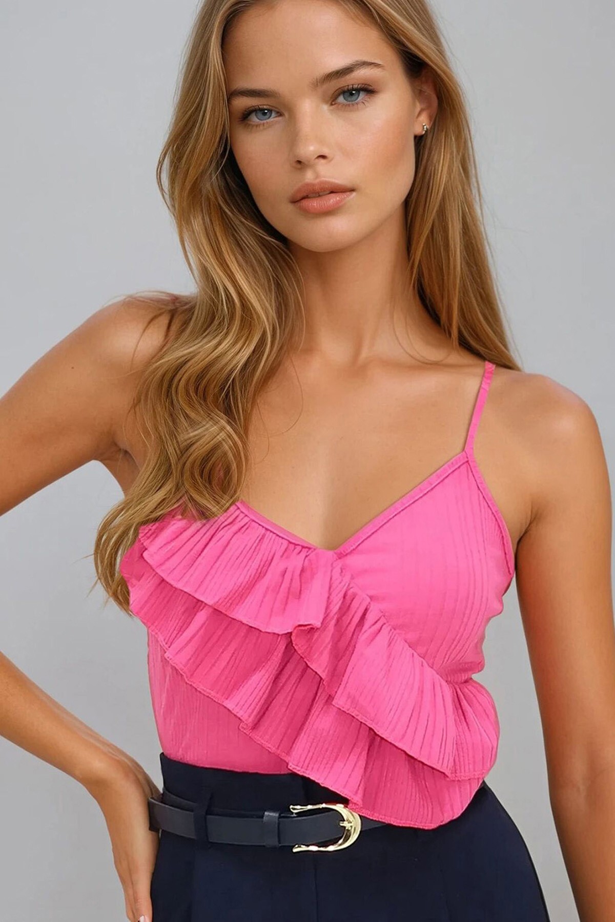 Fuşya V Yaka Ayarlanabilir Askılı Önü Fırfırlı Örme Bluz