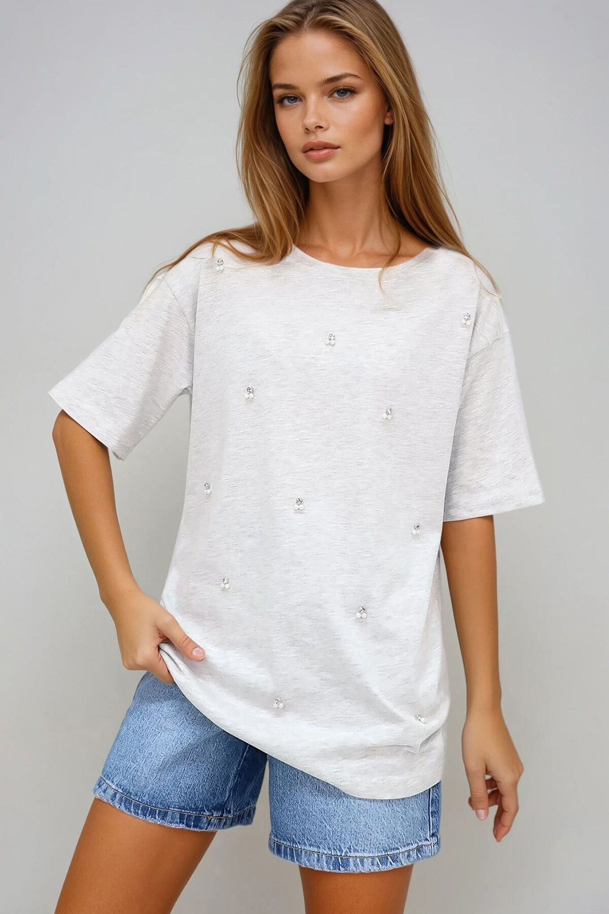 Gri Bisiklet Yaka Oversize İnci Ve Taş İşlemeli T Shirt