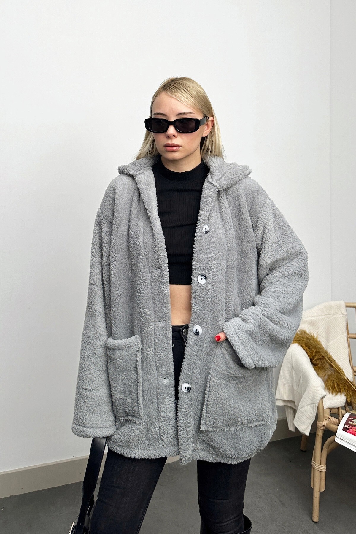 Gri Çift Cepli Önü Düğmeli Oversize Peluş Ceket