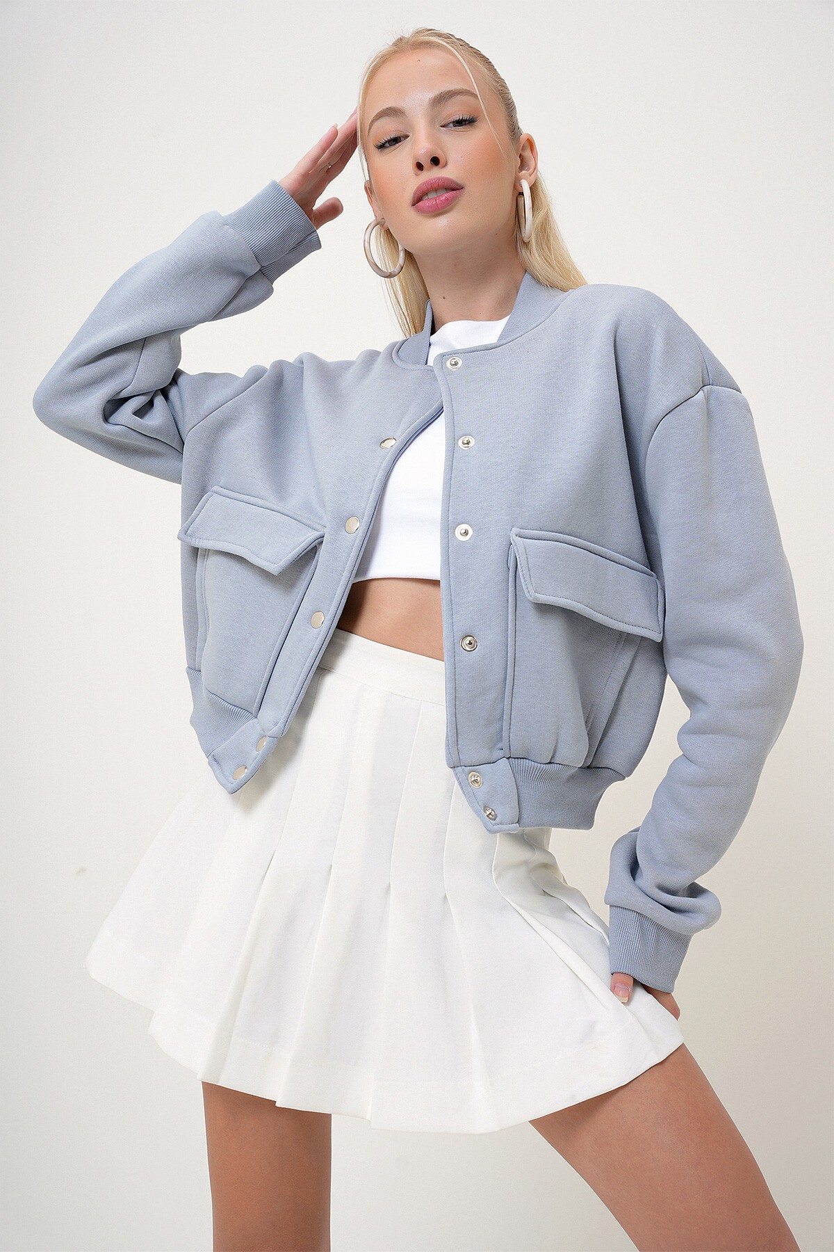 Gri Çıt Çıt Kapamalı Çift Cepli İçi Şardonlu Crop Ceket
