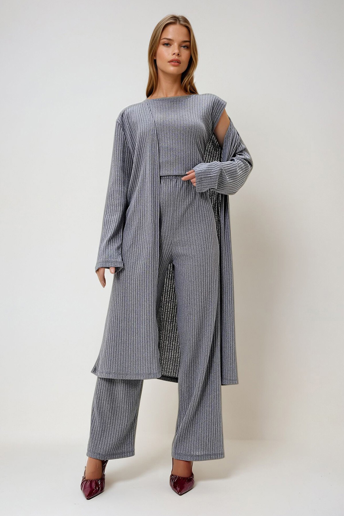 Gri Omzu Vatkalı Bisiklet Yaka Bluz Pantolon Ve Hırkalı Set Takım