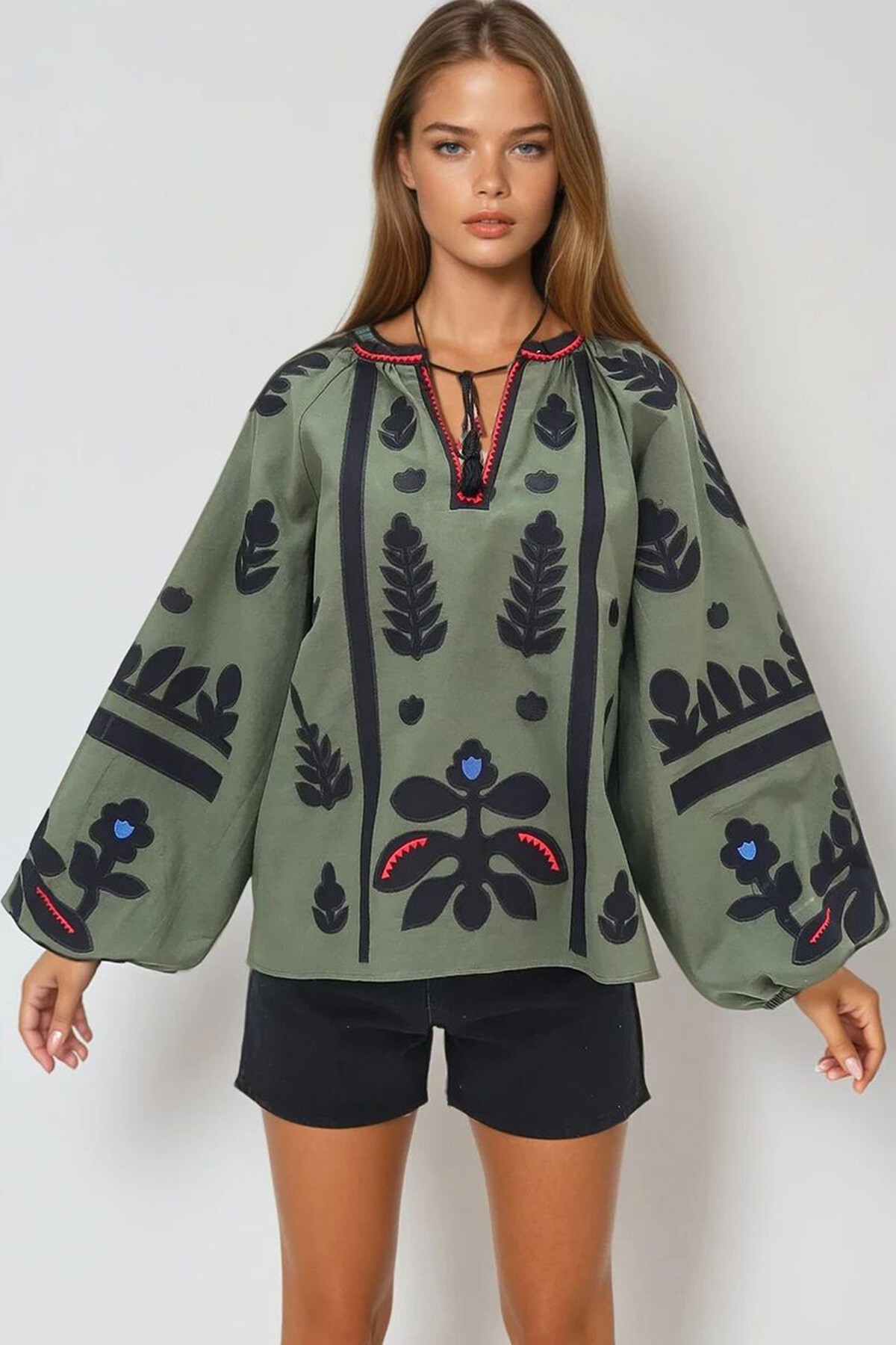 Haki Kayık Yaka Püskül Detaylı Nakış İşlemeli Balon Kol Dokuma Bluz
