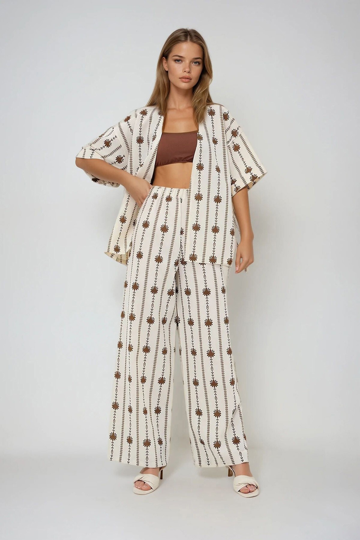 Kahverengi Çiçek Desenli Duble Kol Kimono Ve Palazzo Pantolon Keten Takım