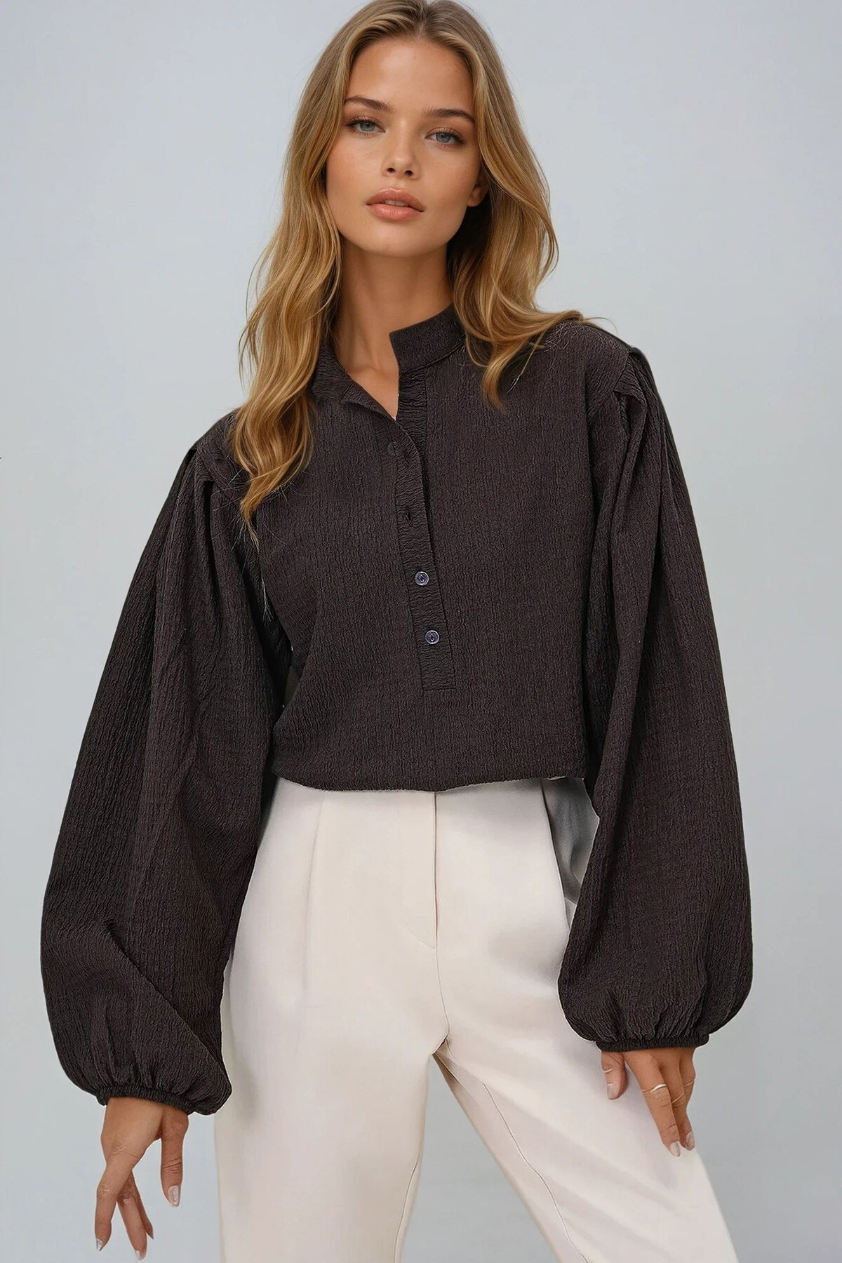 Kahverengi Hakim Yaka Önü Düğmeli Balon Kol Dokulu Bürümcük Gömlek Bluz