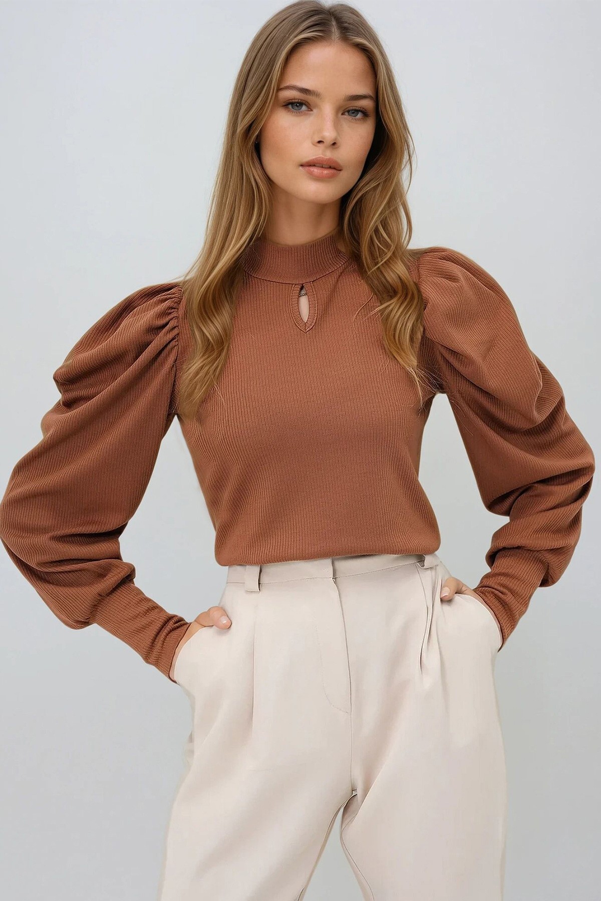 Karamel Bisiklet Yaka Damla Dekolteli Prenses Kol Triko Bluz