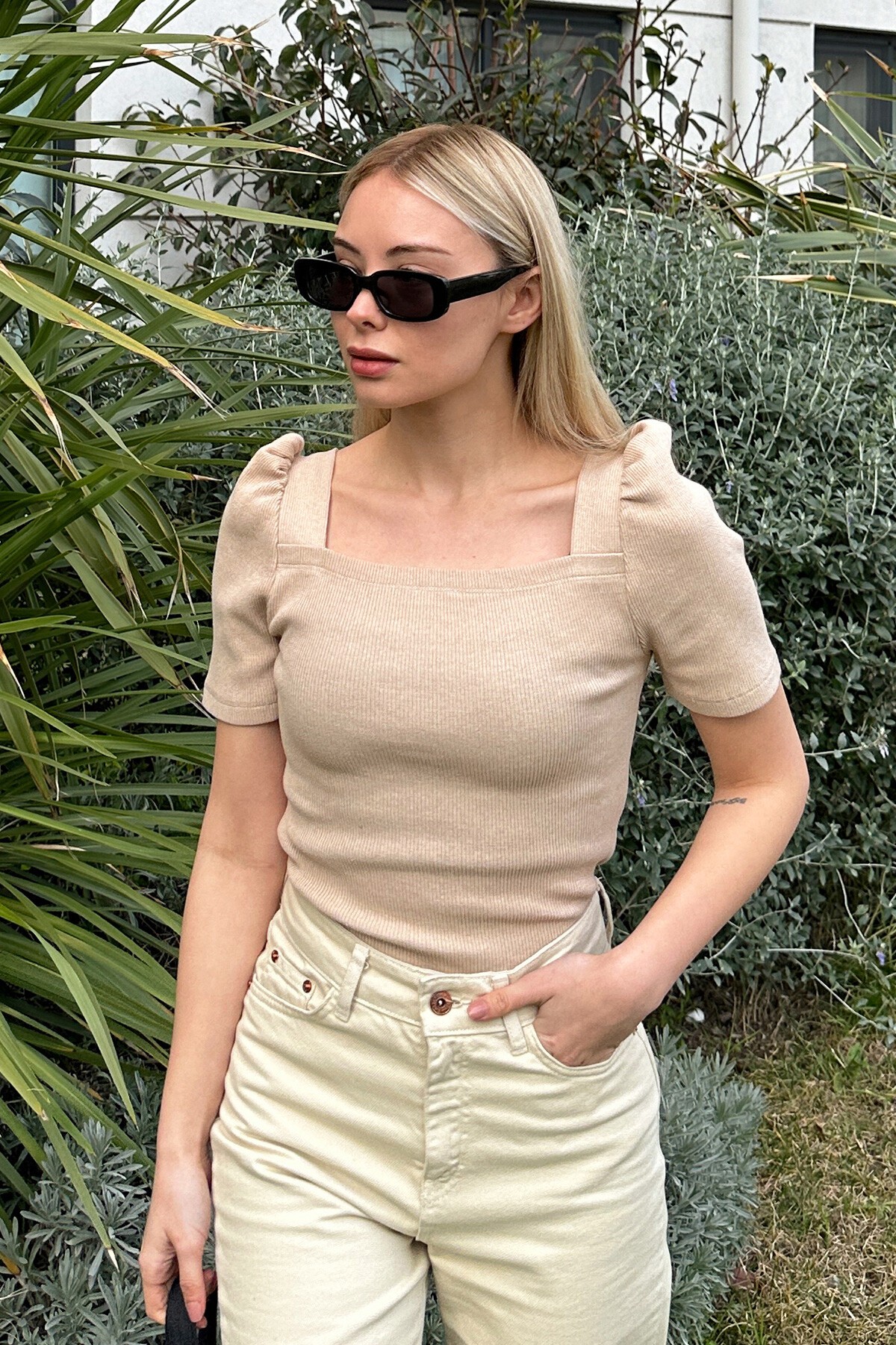 Bej Kare Yaka Prenses Kol Regular Fit Bluz