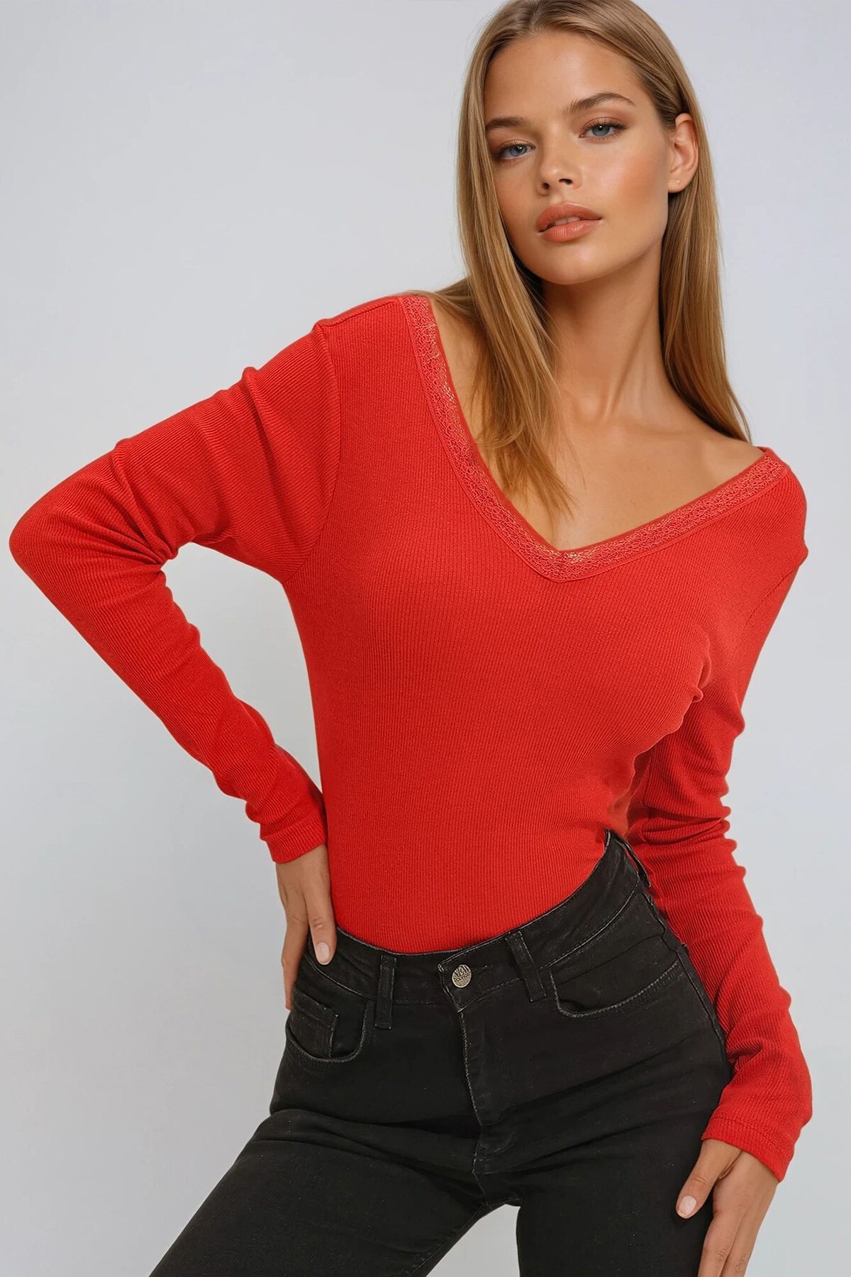 Kırmızı Arka Ön V Yaka Dantel Detaylı Bluz