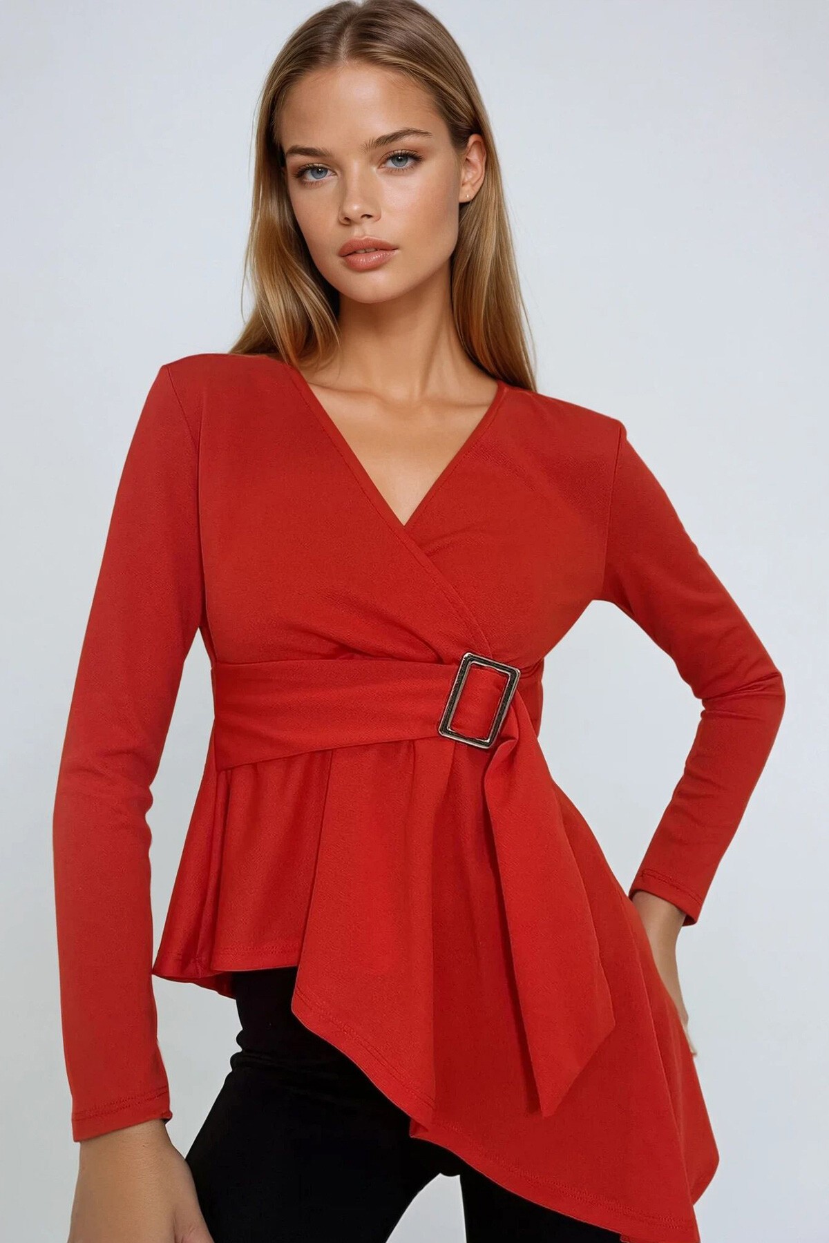 Kırmızı V Yaka Asimetrik Kesim Beli Kemer Detaylı Kruvaze Sandy Bluz