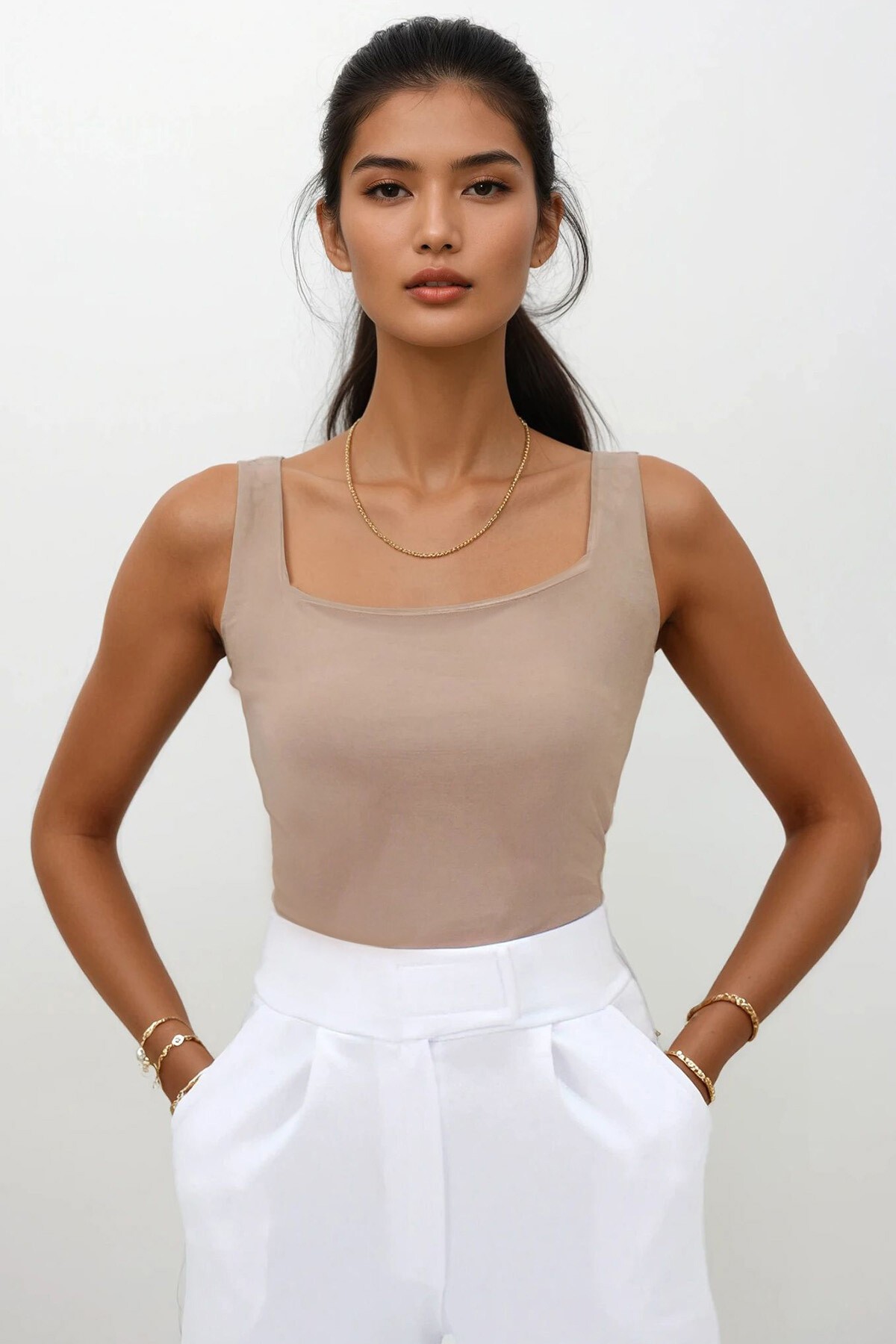 Koyu Bej Kare Yaka İnce Askılı Sandy Kumaş Bluz