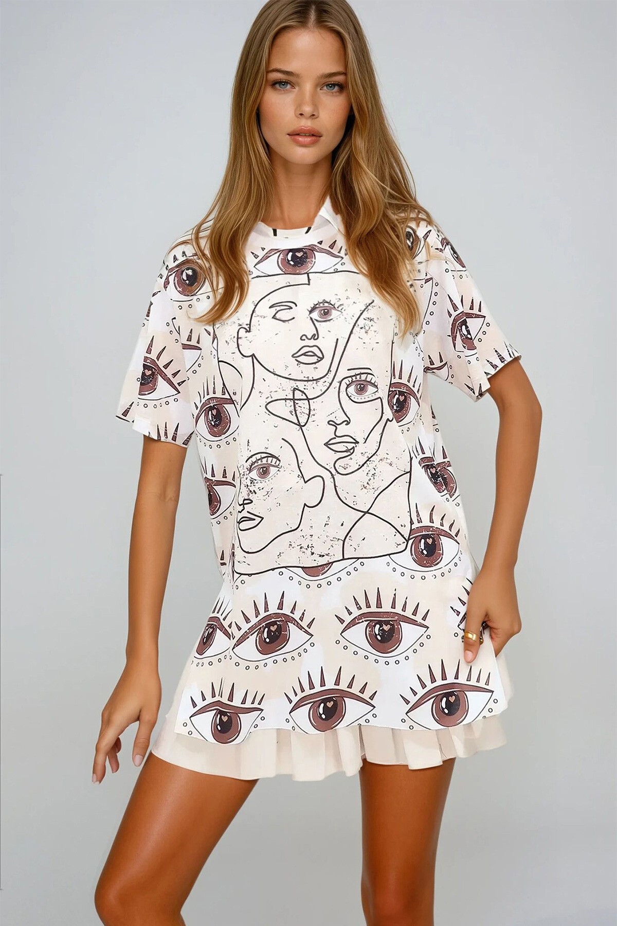 Krem Bisiklet Yaka Dijital Baskılı Yanı Yırtmaçlı T Shirt