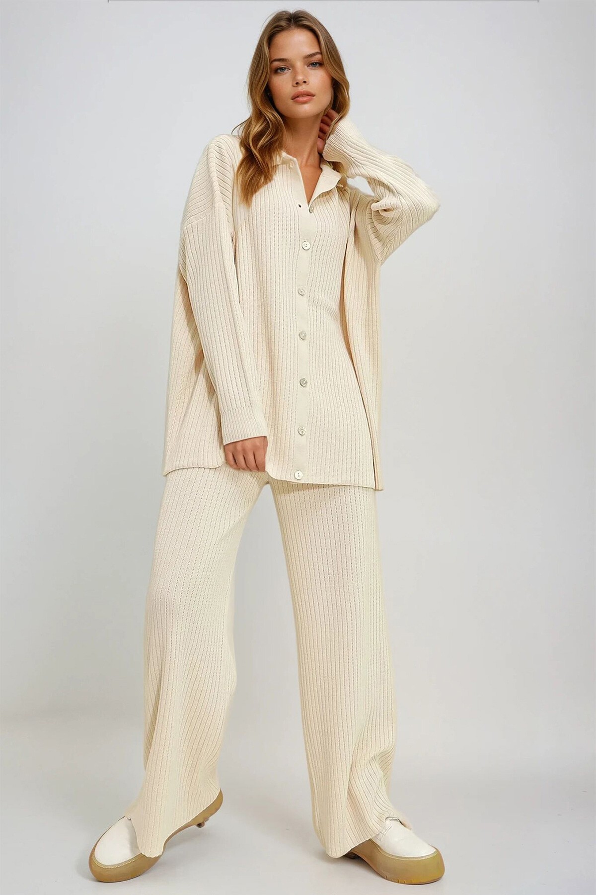 Krem Düğmeli Kendinden Dokulu Triko Takım