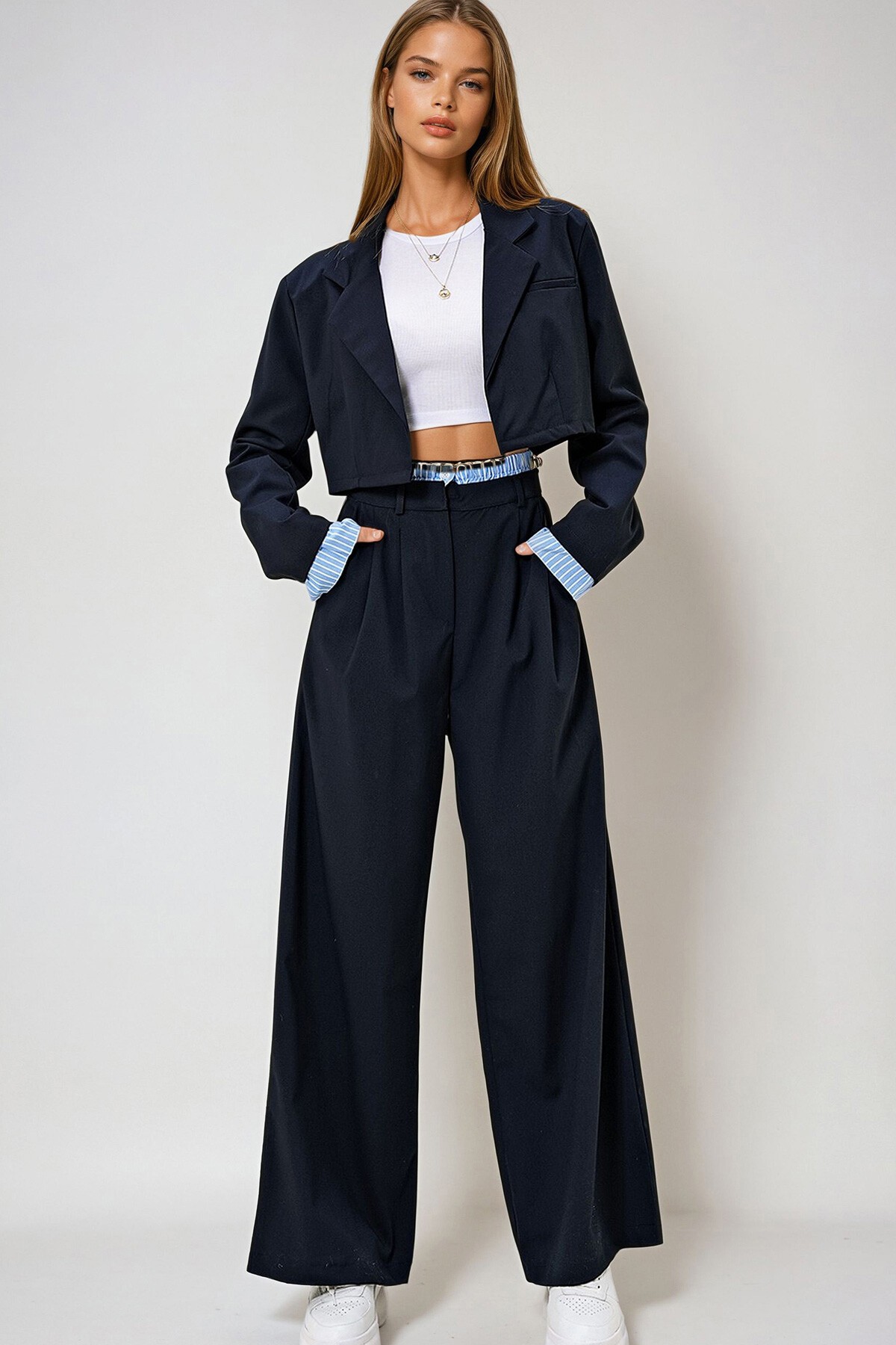 Lacivert Kolları Garnili  Crop Ceket Ve Pantolon Takım