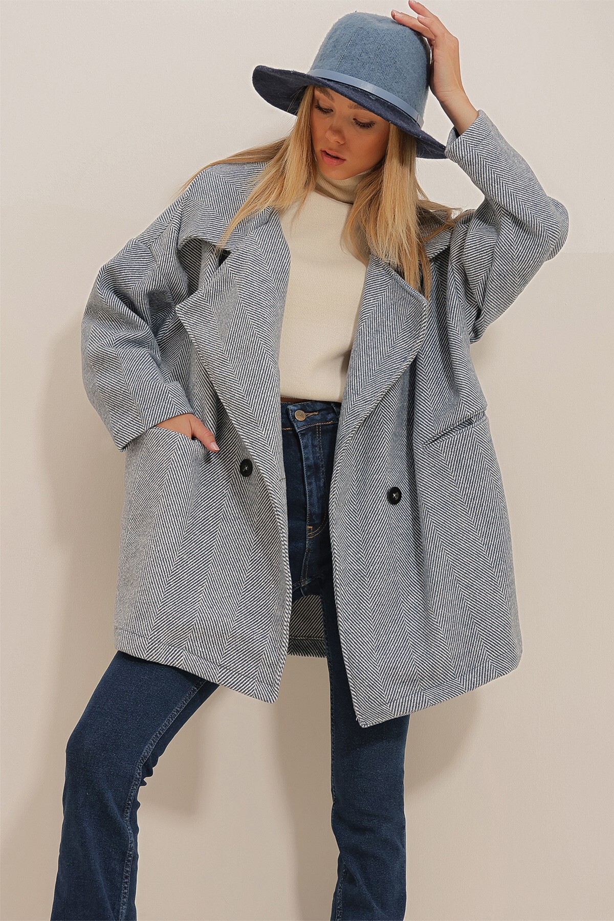 Lacivert Kruvaze Yaka Balık Sırtı Desenli Kaşe Cepli Astarsız Kaban