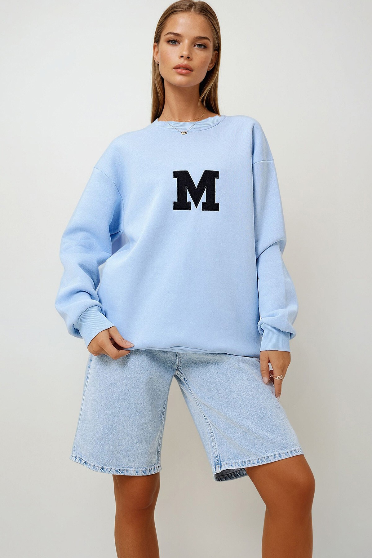 Mavi Bisiklet Yaka Nakışlı İçi Şardonlu Oversize Sweatshirt