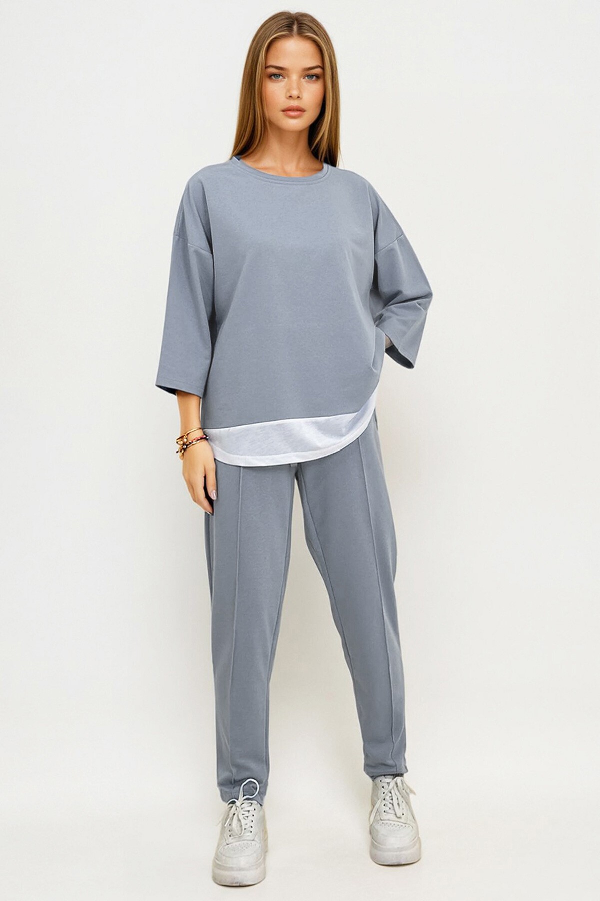 Mavi Bisiklet Yaka Renk Garnili Bluz Ve Çift Cepli Nervür Dikişli Pantolon İkili Takım