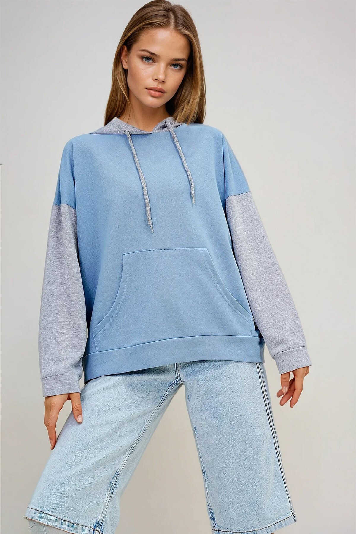 Mavi Renk Bloklu Oversıze Kapüşonlu Sweatshirt