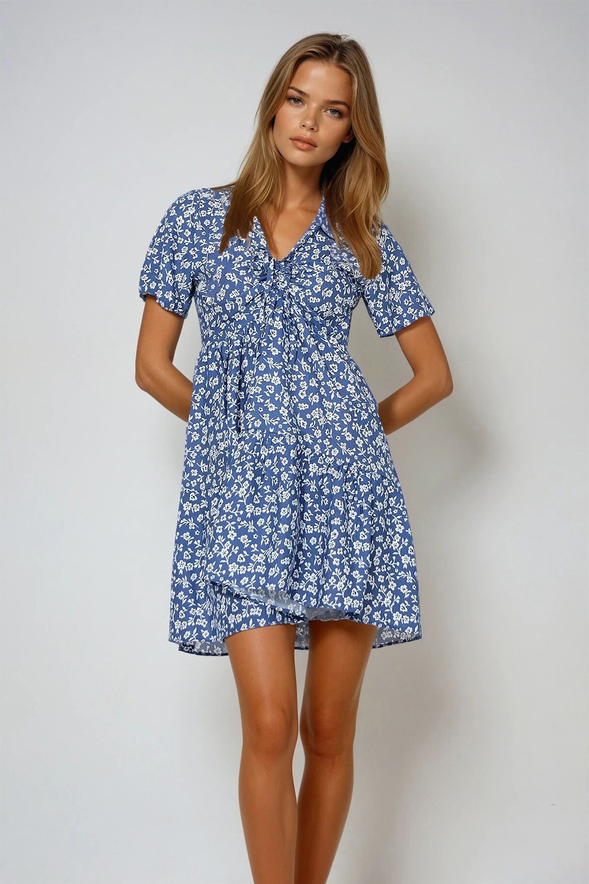 Mavi V Yaka Çiçek Desenli Eteği Volanlı Dokuma Elbise